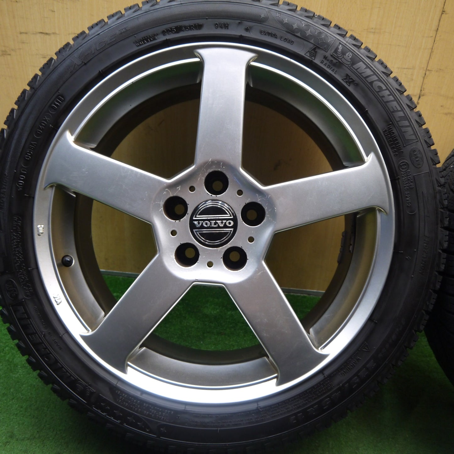 バリ溝!8.5分★ボルボ 等 225/45R17 スタッドレス ミシュラン X-ICE XI3 社外 アルミ 17インチ PCD108/5H★5091004Hス