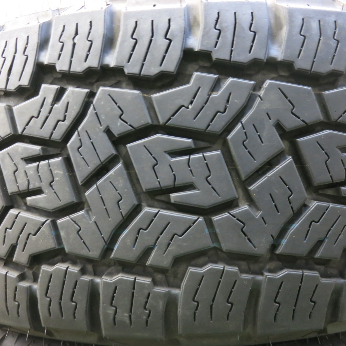 バリ溝!22年!9.5分★225/65R17 トーヨー オープンカントリー A/T ravrion selzer ラブリオン 17インチ PCD114.3/5H★5090601SKノ