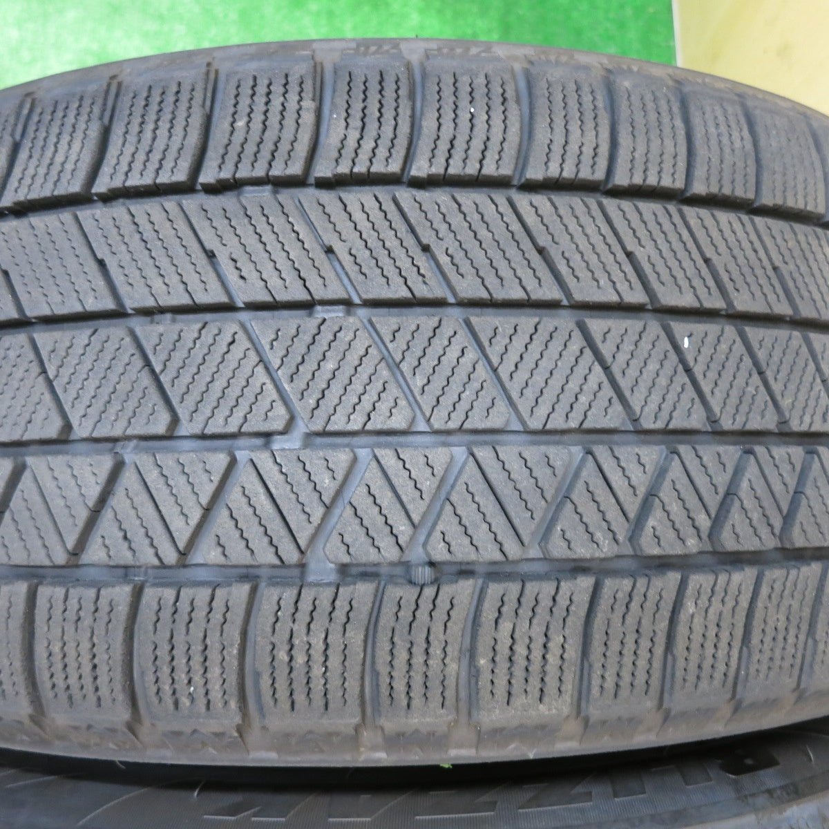 バリ溝!22年!9分★アバルト 595 ASSO Partire 205/45R17 スタッドレス ブリヂストン ブリザック VRX3 17インチ パルティーレ PCD98/4H★5050404NJス