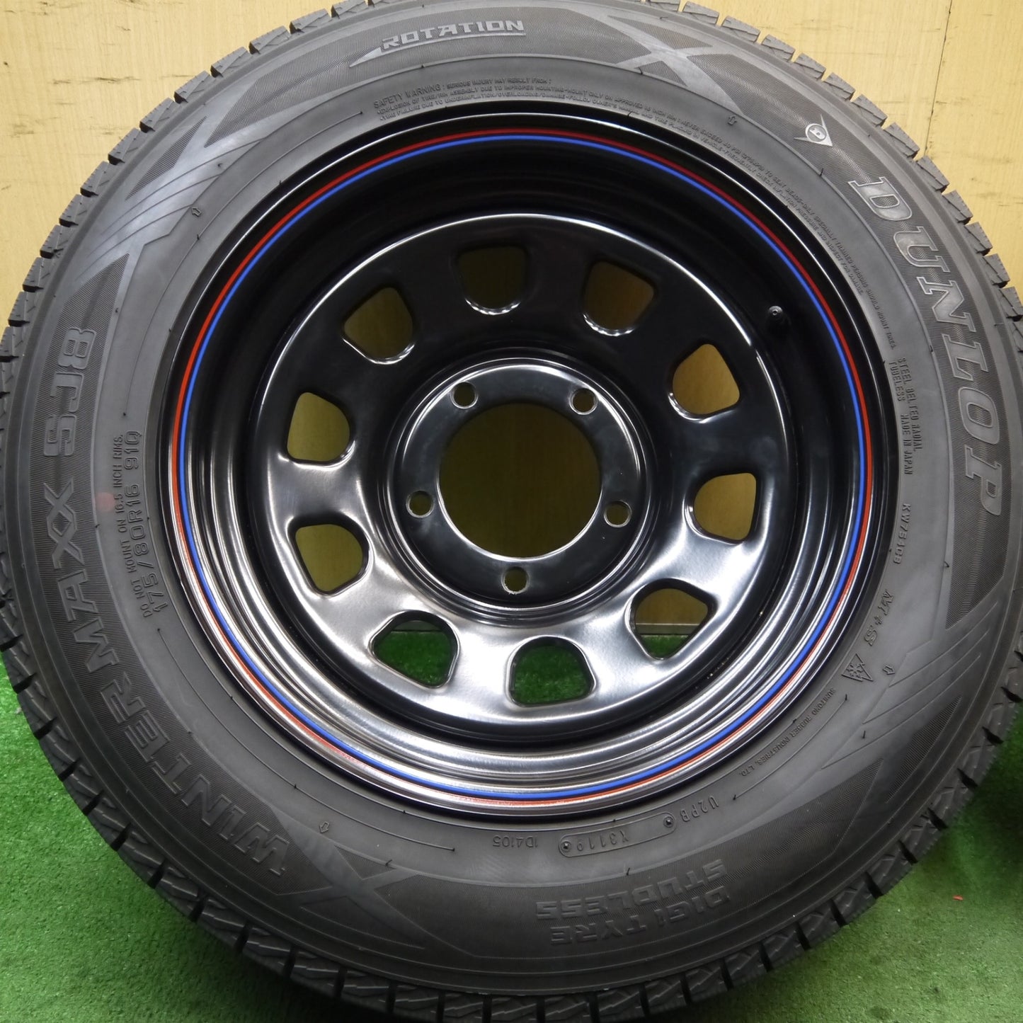 バリ溝!キレイ!9分★DAYTONA デイトナ スタッドレス 175/80R16 ダンロップ ウインターマックス SJ8 16インチ PCD139.7/5H★5082602Hス