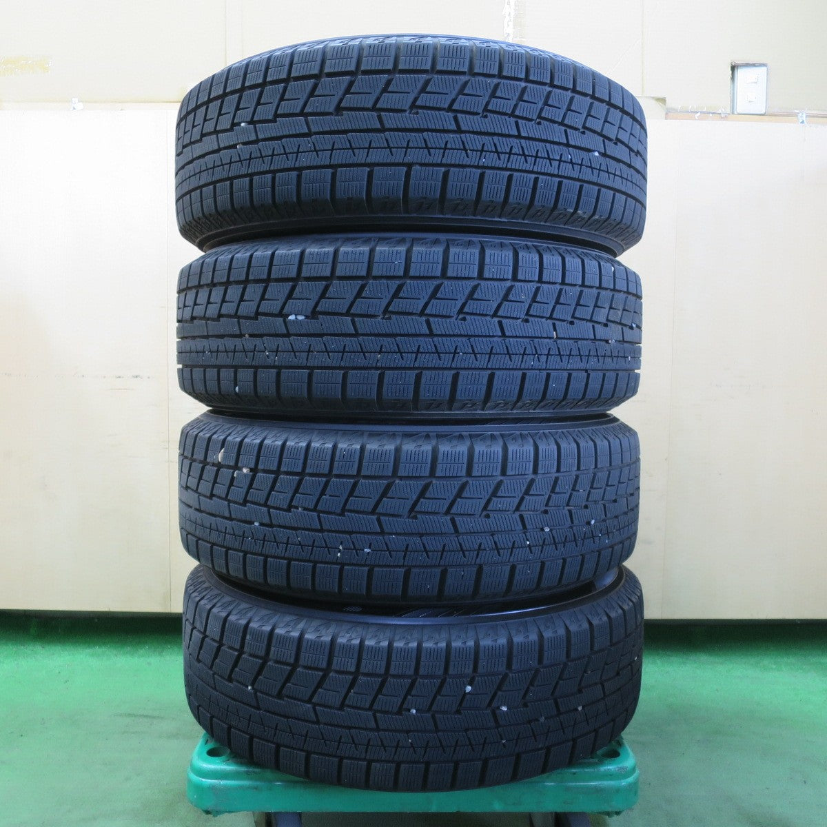 超バリ溝!23年!キレイ!ほぼ10分★スタッドレス 215/60R17 ヨコハマ アイスガード iG60 ravrion RM01 ラブリオン 17インチ PCD114.3/5H★5052702イス