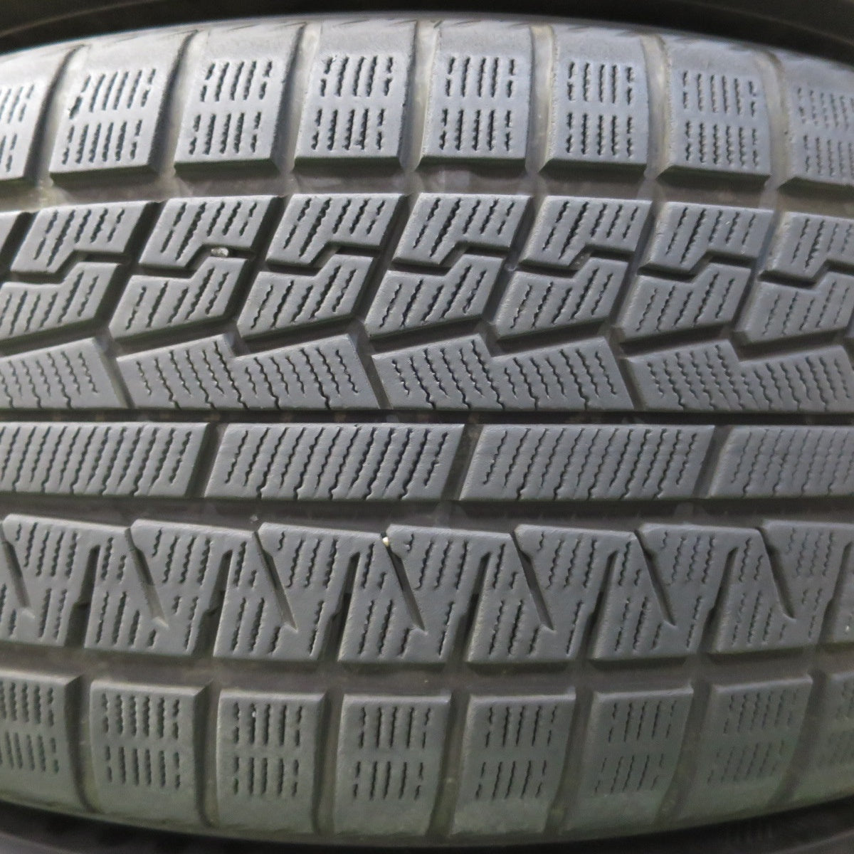 センサー付!バリ溝!21年!8.5分★レクサスLS Delmore LS.S 235/50R18 スタッドレス ヨコハマ アイスガード iG70 18インチ PCD120/5H★5041206イス