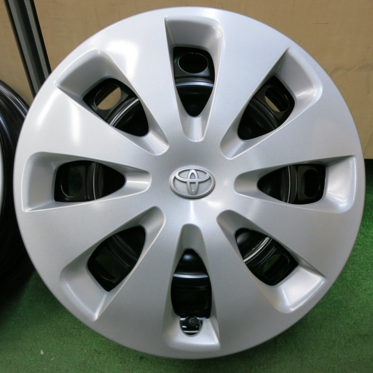 新車外し!1本★トヨタ 10系 アクア 純正 スチール ホイール 15インチ 15×5.5J PCD100/4H★5010804SYホ(1)