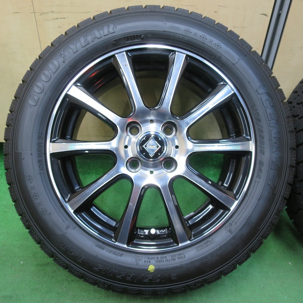 タイヤほぼ未使用!23年!キレイ★スタッドレス 175/65R15 グッドイヤー アイスナビ7 RiZLEY ライツレー 15インチ PCD100/4H★5010705イス