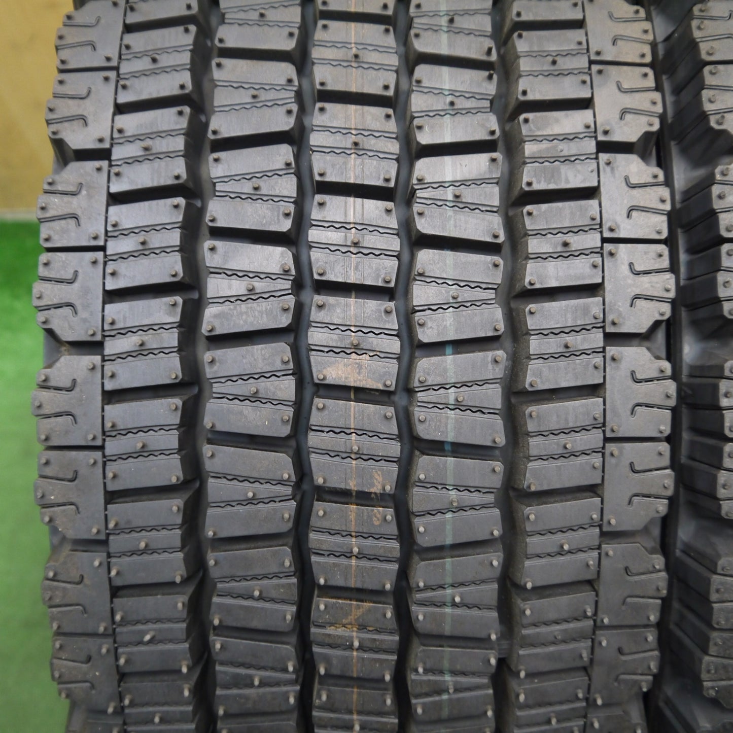 未使用!25年!2本★トラック タイヤ 245/70R19.5 136/134J スタッドレス ダンロップ デクテス SP081 DECTES 19.5インチ★6070109KKスタ