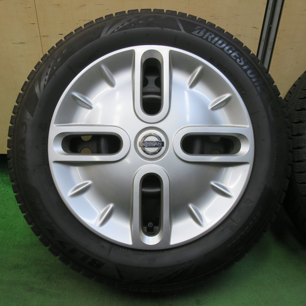 キレイ!21年★日産 キューブ 純正 スチール 175/65R15 スタッドレス ブリヂストン ブリザック VRX3 15インチ PCD100/4H★5092606イス
