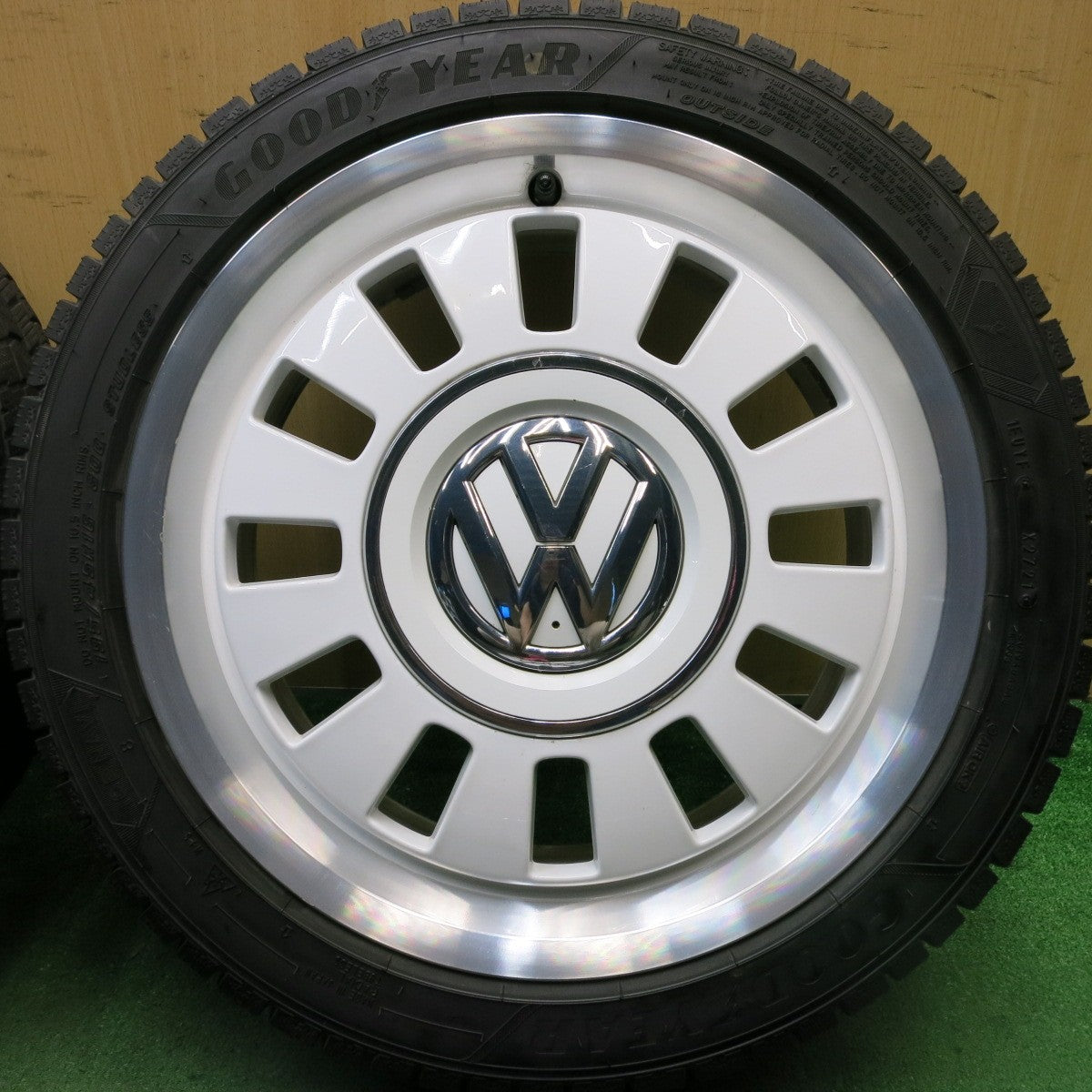 キレイ!21年★ワーゲン UP! 純正 195/45R16 スタッドレス グッドイヤー アイスナビ8 16インチ アップ PCD100/4H★5062811HAス