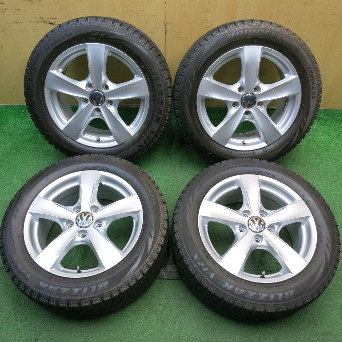 バリ溝!9.5分★ワーゲン 等 AGA TARGA 205/55R16 スタッドレス ブリヂストン ブリザック VRX 16インチ PCD112/5H★5053002HAス