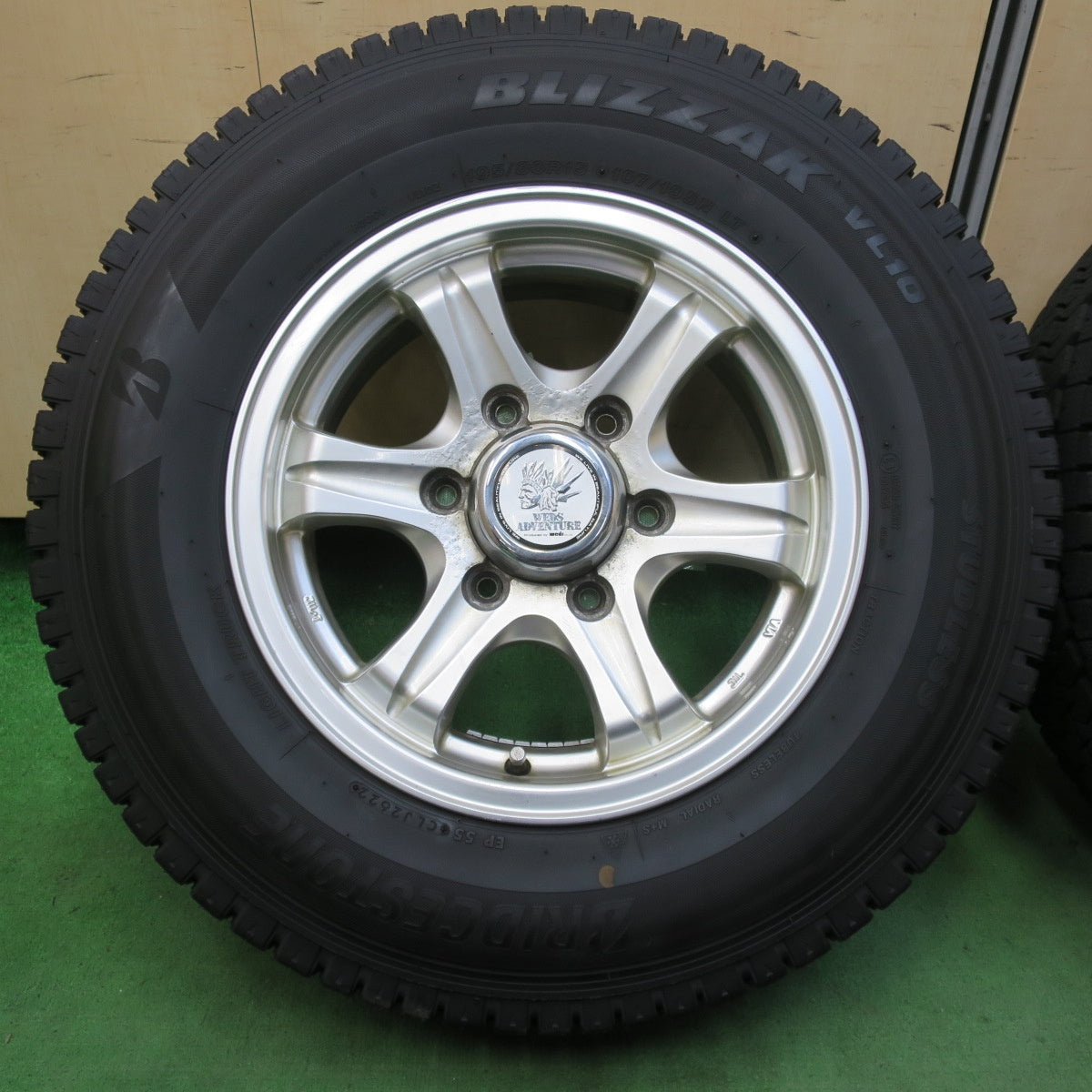 バリ溝!22年!9.5分★スタッドレス 195/80R15 107/105N ブリヂストン ブリザック VL10 WEDS ADVENTURE 15インチ PCD139.7/6H★5051203イス