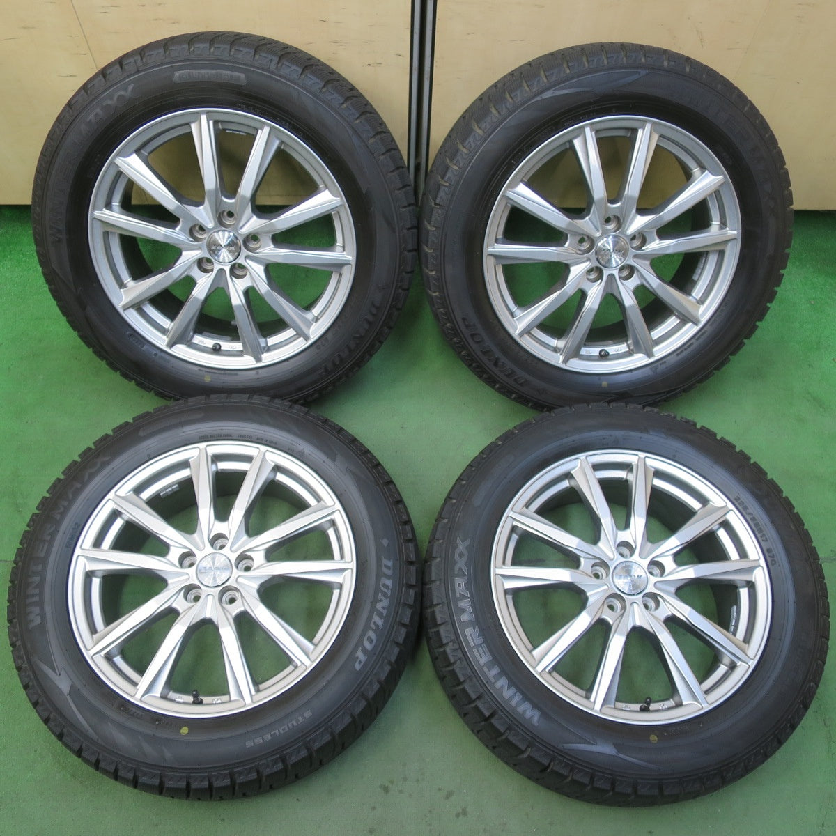 バリ溝！キレイ！9.5分以上☆XV 等 225/55R17 スタッドレス ダンロップ