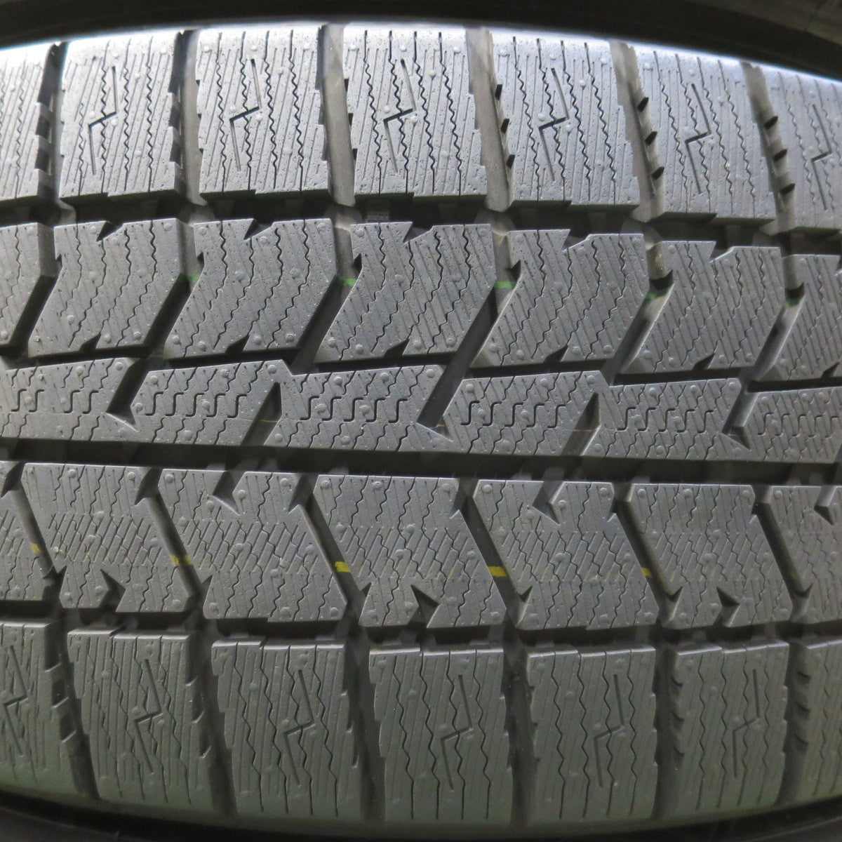 バリ溝!24年!キレイ!ほぼ10分★スタッドレス 225/60R17 トーヨー オブザーブ GIZ3 Exceeder エクシーダー 17インチ PCD114.3/5H★5101509イス