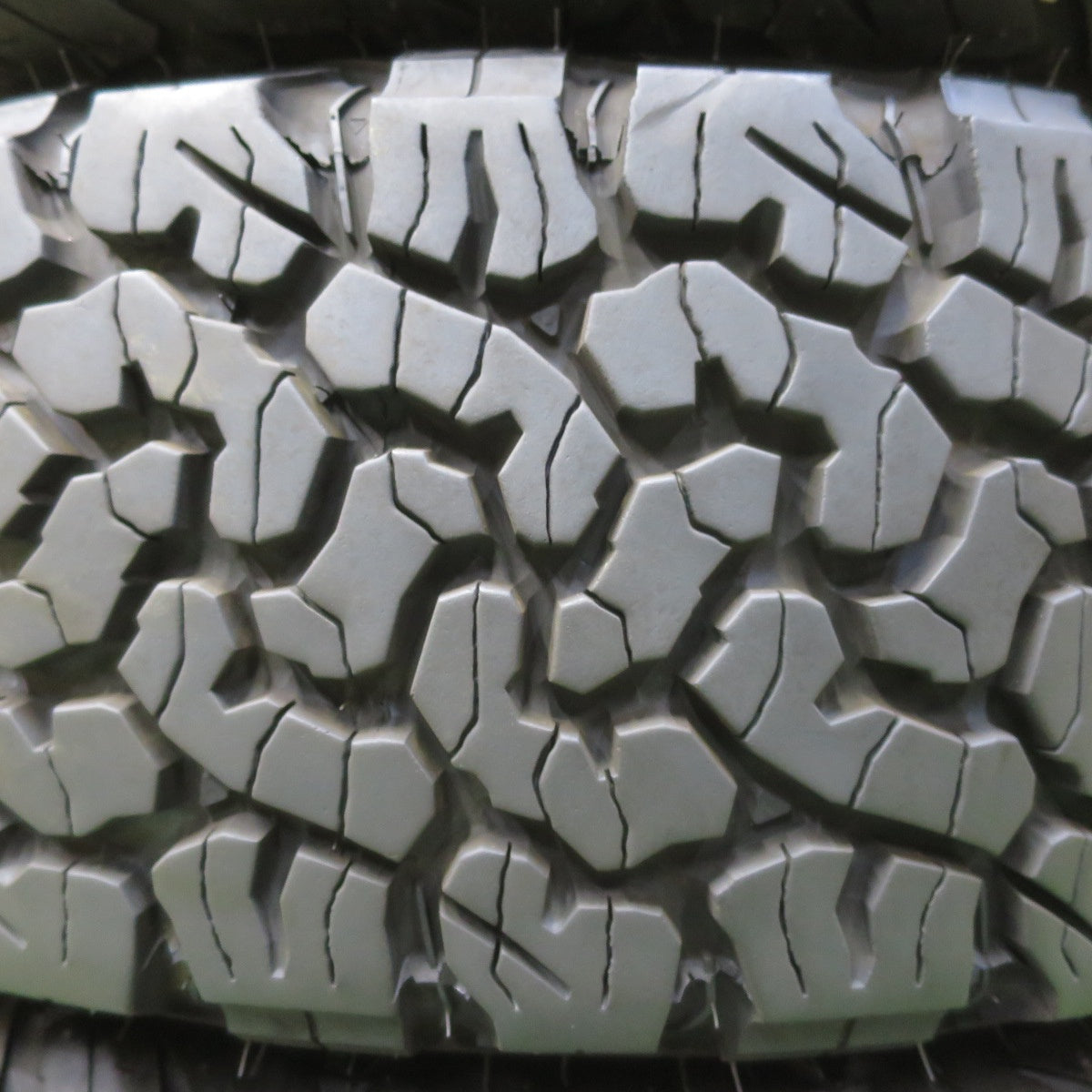 バリ溝!21年!9.5分★215/70R16 100/97R BFグッドリッチ All-Terrain T/A KO2 ホワイトレター 16インチ ジムニー アウトランダー 等★5081605イノタ