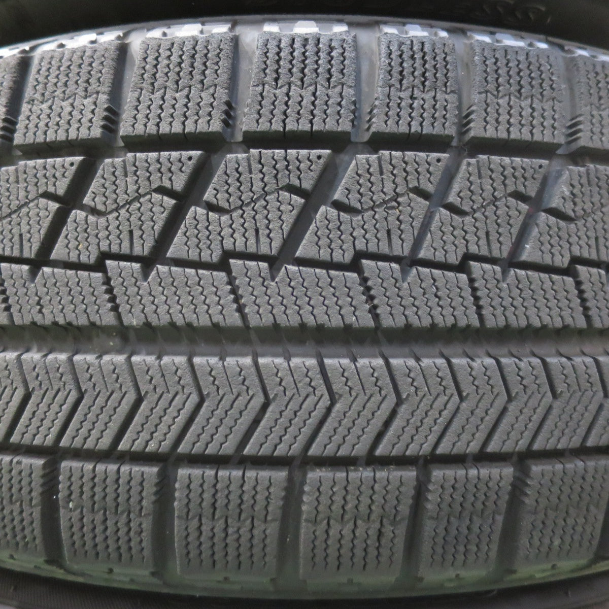 バリ溝!9分★アウディ 等 EUROTECH GAYA5 225/60R17 スタッドレス ブリヂストン ブリザック VRX ユーロテック ガヤ5 17インチ PCD112/5H★5042501イス