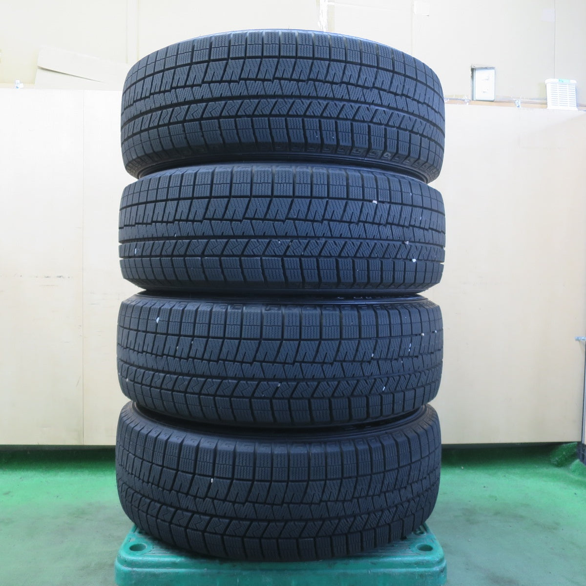 バリ溝!22年!キレイ!9.5分★スタッドレス 215/60R17 ダンロップ ウインターマックス 03 Eurospeed MANARAY SPORT ユーロスピード マナレイ 17インチ PCD114.3/5H★6052706イス