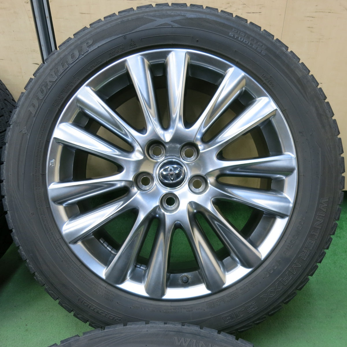 バリ溝!キレイ!9分★トヨタ 60系 ハリアー プレミアム 純正 235/55R18 スタッドレス ダンロップ ウインターマックス SJ8 18インチ PCD114.3/5H★5050203SYス