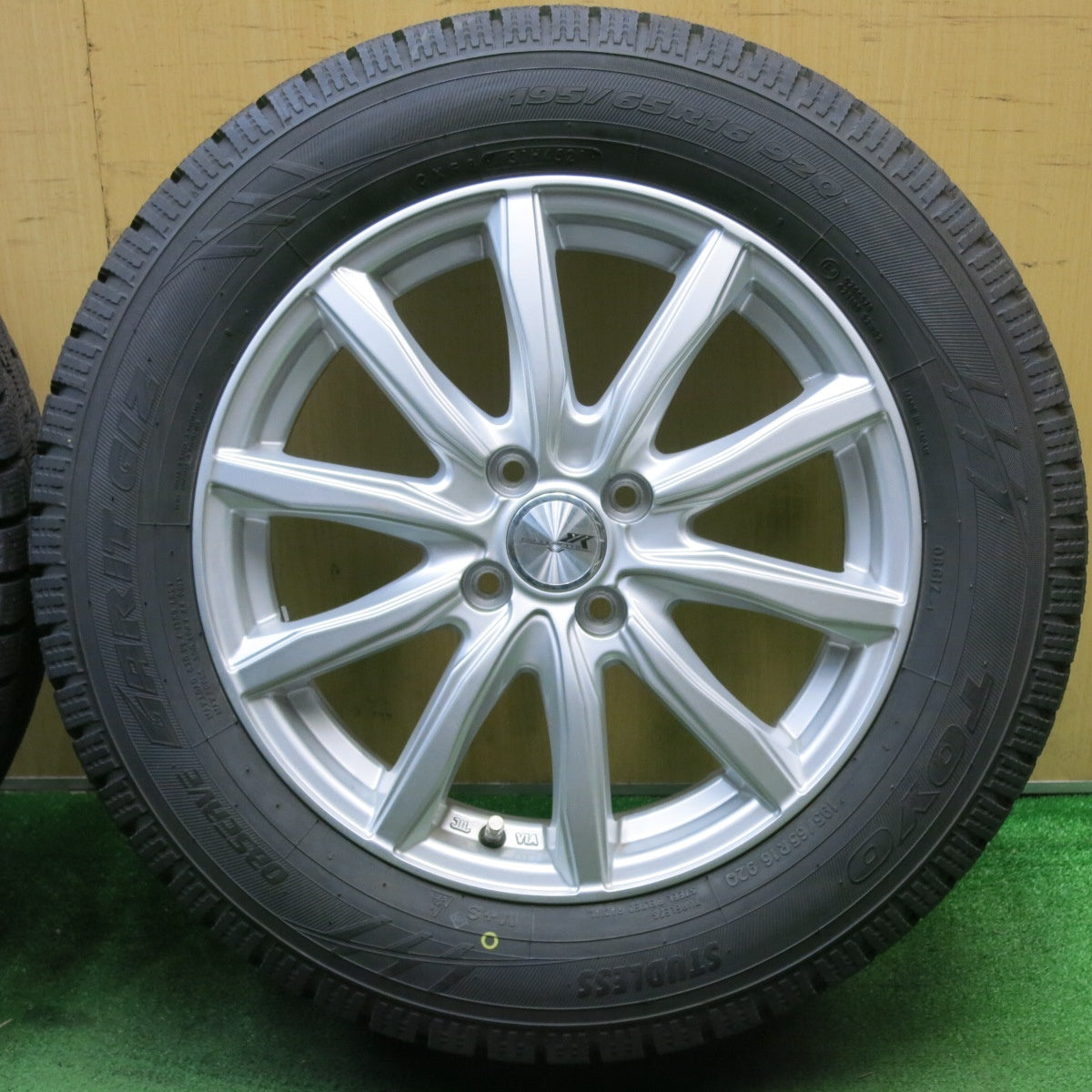 バリ溝!21年!キレイ!9.5分★スタッドレス 195/65R16 トーヨー オブザーブ ガリット GIZ ENCOUGARⅡ エンクーガー2 16インチ PCD100/4H★5042103NJス