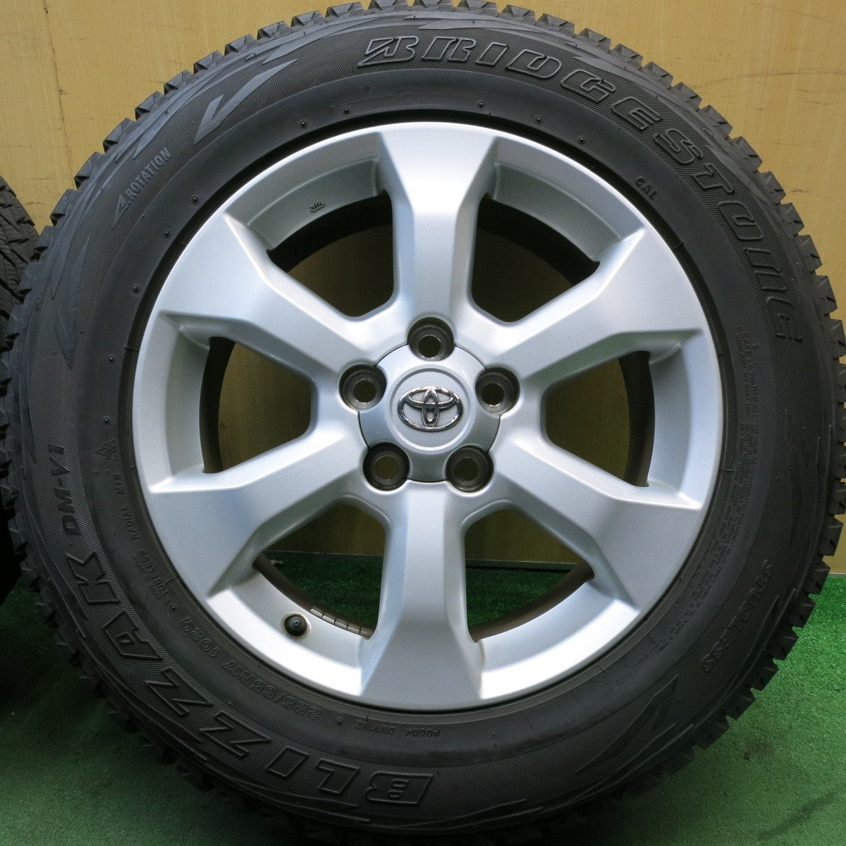 キレイ★トヨタ ヴァンガード 純正 225/65R17 スタッドレス ブリヂストン ブリザック DM-V1 17インチ PCD114.3/5H★5091101HAス