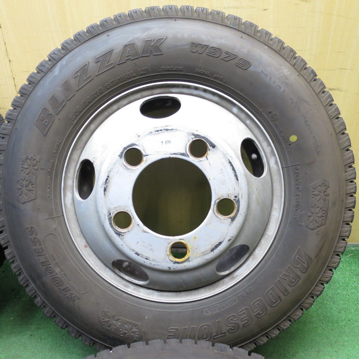 4本★トラック タイヤ 205/85R16 117/115L スタッドレス ブリヂストン W979 TOPY スチール 115-8C PCD208/5H★4050402クス