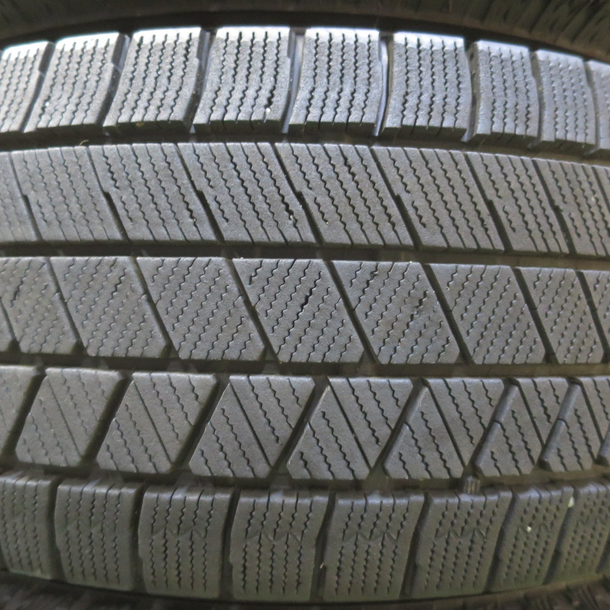 バリ溝!24年!9.5分◎スタッドレス 205/55R16 ブリヂストン ブリザック VRX3 タイヤ 16インチ ノア ヴォクシー 86 プリウス BRZ ステップワゴン レガシィ 等◎6083117イスタ