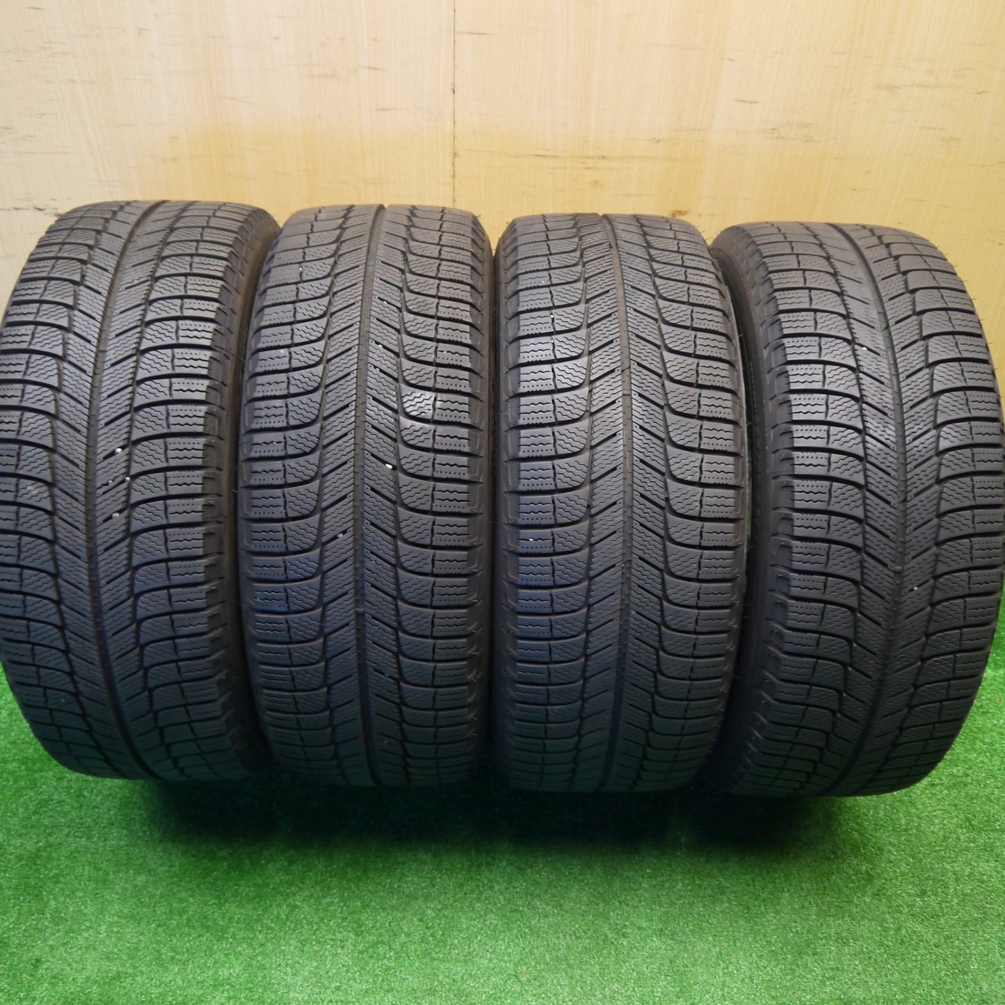 バリ溝!22年!キレイ!8.5分★BMW 等 EURO AFG 225/50R17 スタッドレス ミシュラン X-ICE XI3 17インチ PCD112/5H★5101702Hス