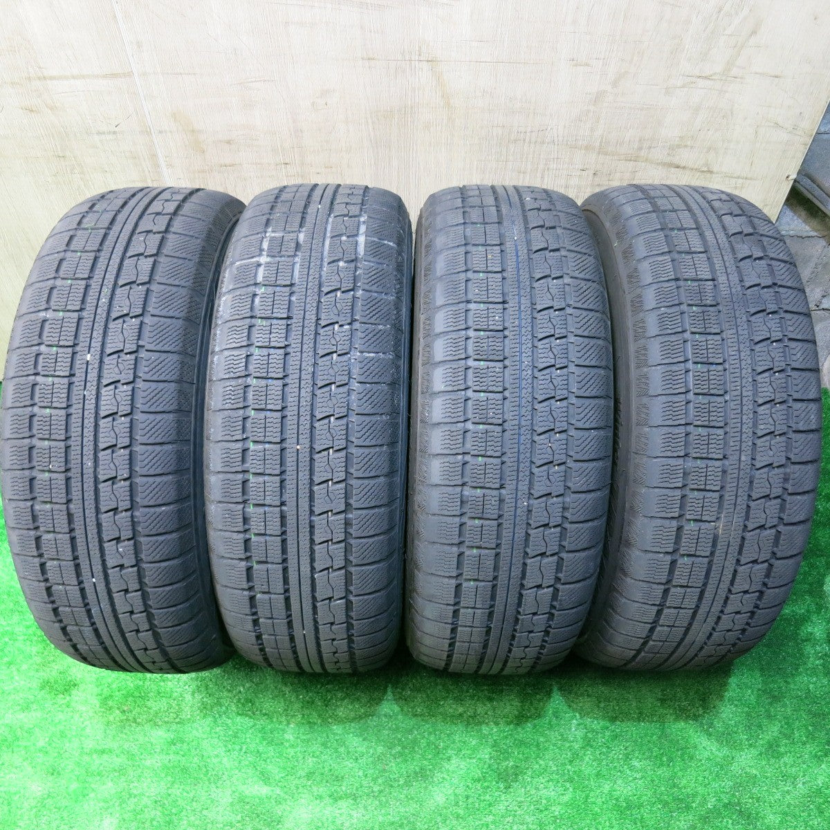 キレイ★スタッドレス 225/60R17 トーヨー ウインター トランパス MK4α VELVA TESALIA ヴェルヴァ テサリア 17インチ PCD114.3/5H★5110803HAス