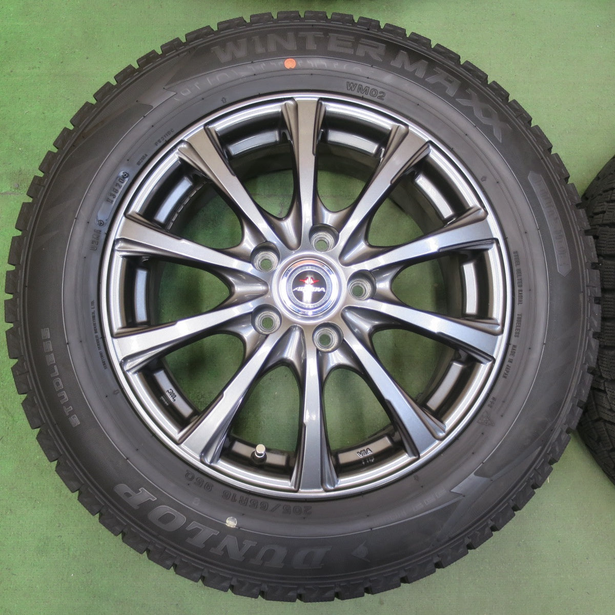 バリ溝!キレイ!9.5分★スタッドレス 205/65R16 ダンロップ ウインターマックス WM02 AIRNOVA SB10 エアノヴァ 16インチ PCD114.3/5H★5110813イス