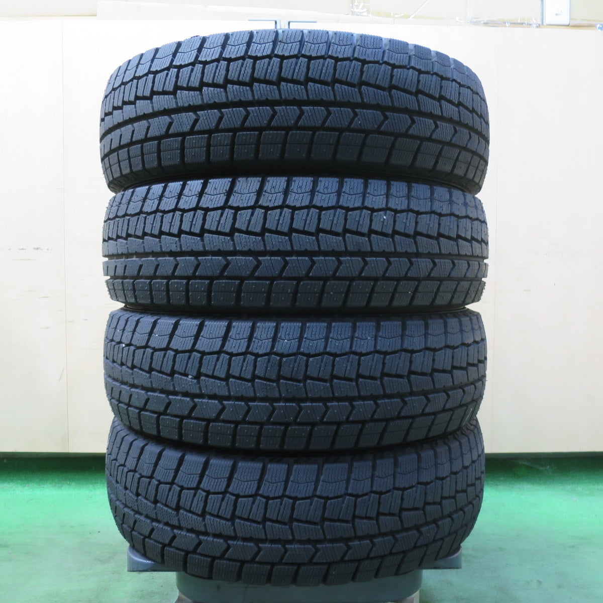 ほぼ未使用!22年★スタッドレス 175/65R15 ダンロップ ウインターマックス WM02 15インチ スイフト フィット アクア ヴィッツ ヤリス 等★5092707イスタ