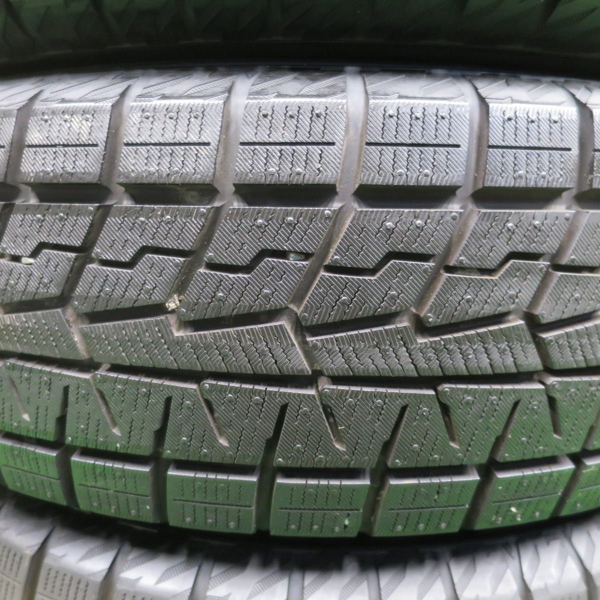 ほぼ未使用!21年★スタッドレス 195/65R15 ヨコハマ アイスガード iG70 タイヤ 15インチ ノア プリウス セレナ ヴォクシー ステップワゴン 等★5120702NKスタ