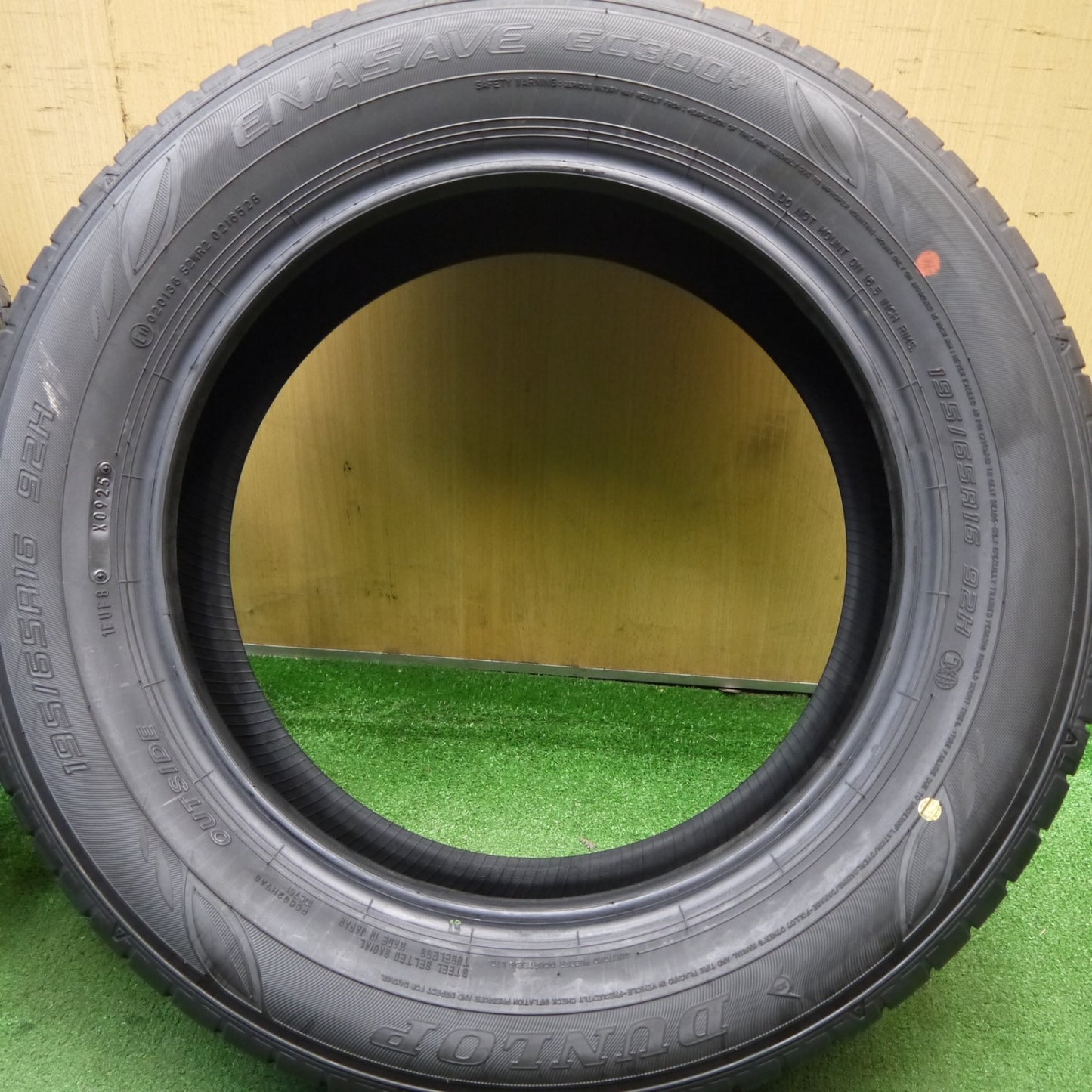 新車外し!25年★195/65R16 ダンロップ エナセーブ EC300+ タイヤ 16インチ ライズ ロッキー レックス 60系 プリウス 等★5052702Hノタ