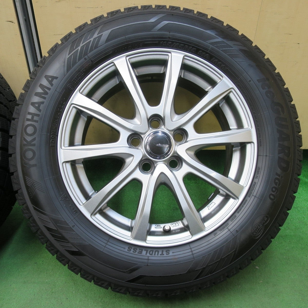 バリ溝!22年!キレイ!9分★プリウス 等 195/65R15 スタッドレス ヨコハマ アイスガード iG60 MiLLOUS ミルアス 15インチ PCD100/5H★5013105イス