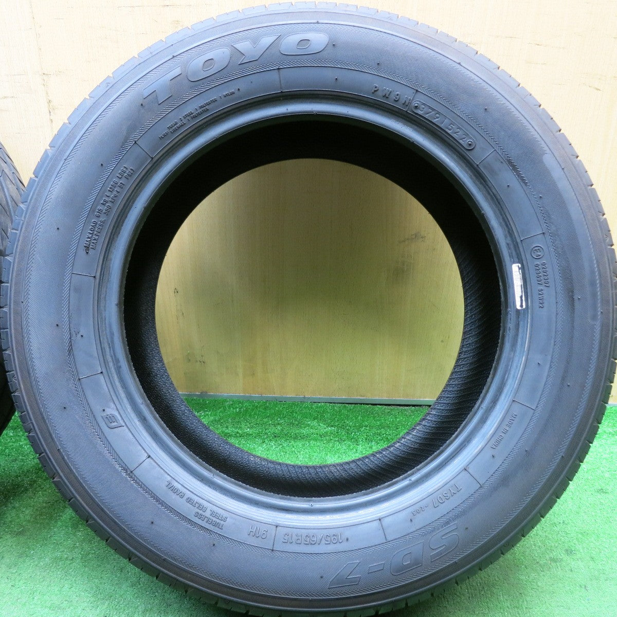 バリ溝!22年!9.5分★195/65R15 トーヨー SD-7 タイヤ 15インチ エスクァイア プリウス セレナ ノア ヴォクシー 等★5071712HAノタ