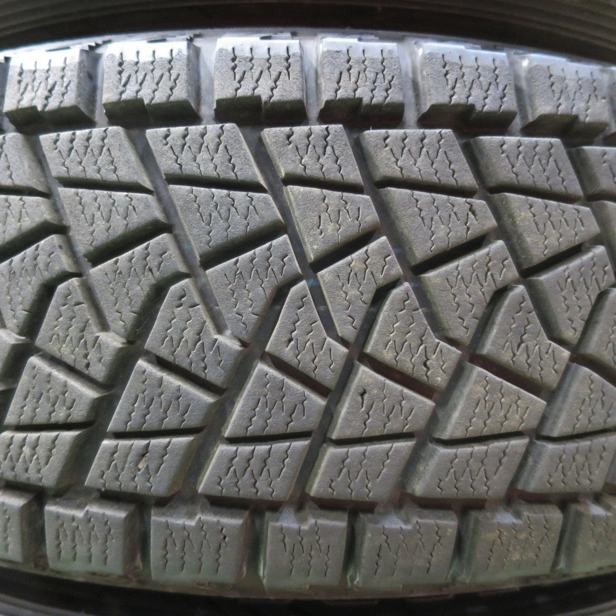 バリ溝!キレイ!9.5分★スタッドレス 225/65R18 ブリヂストン ブリザック DM-Z3 Stranger ストレンジャー 18インチ PCD114.3/5H★5020311イス