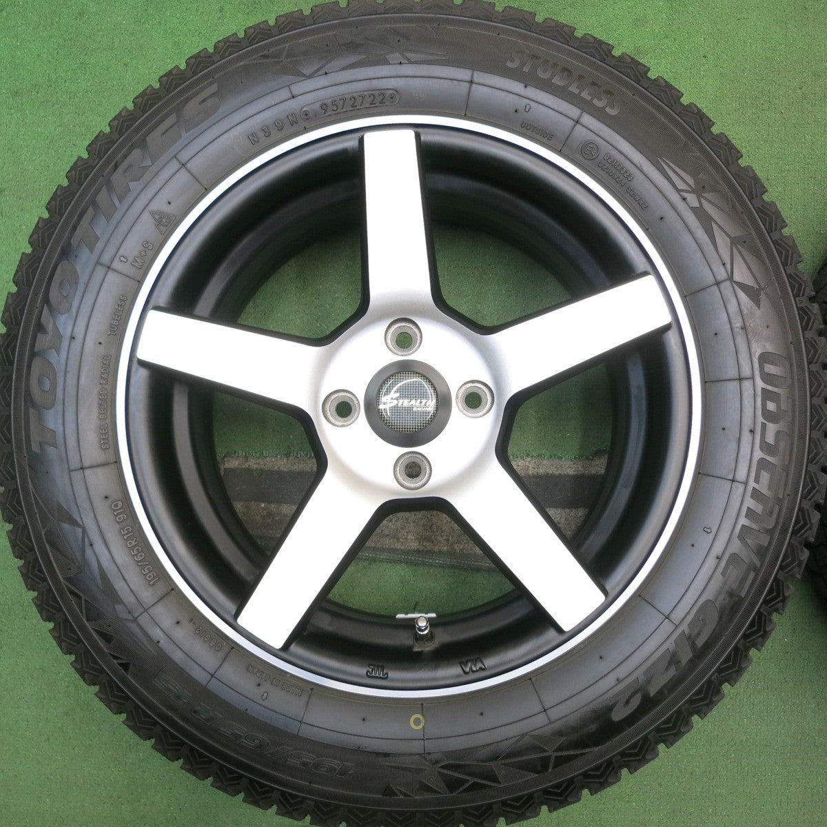 バリ溝!22年!キレイ!9.5分★STEALTH RACING SPEC-02 195/65R15 スタッドレス トーヨー オブザーブ GIZ2 ステルス レーシング 15インチ PCD100/4H★5100403HAス