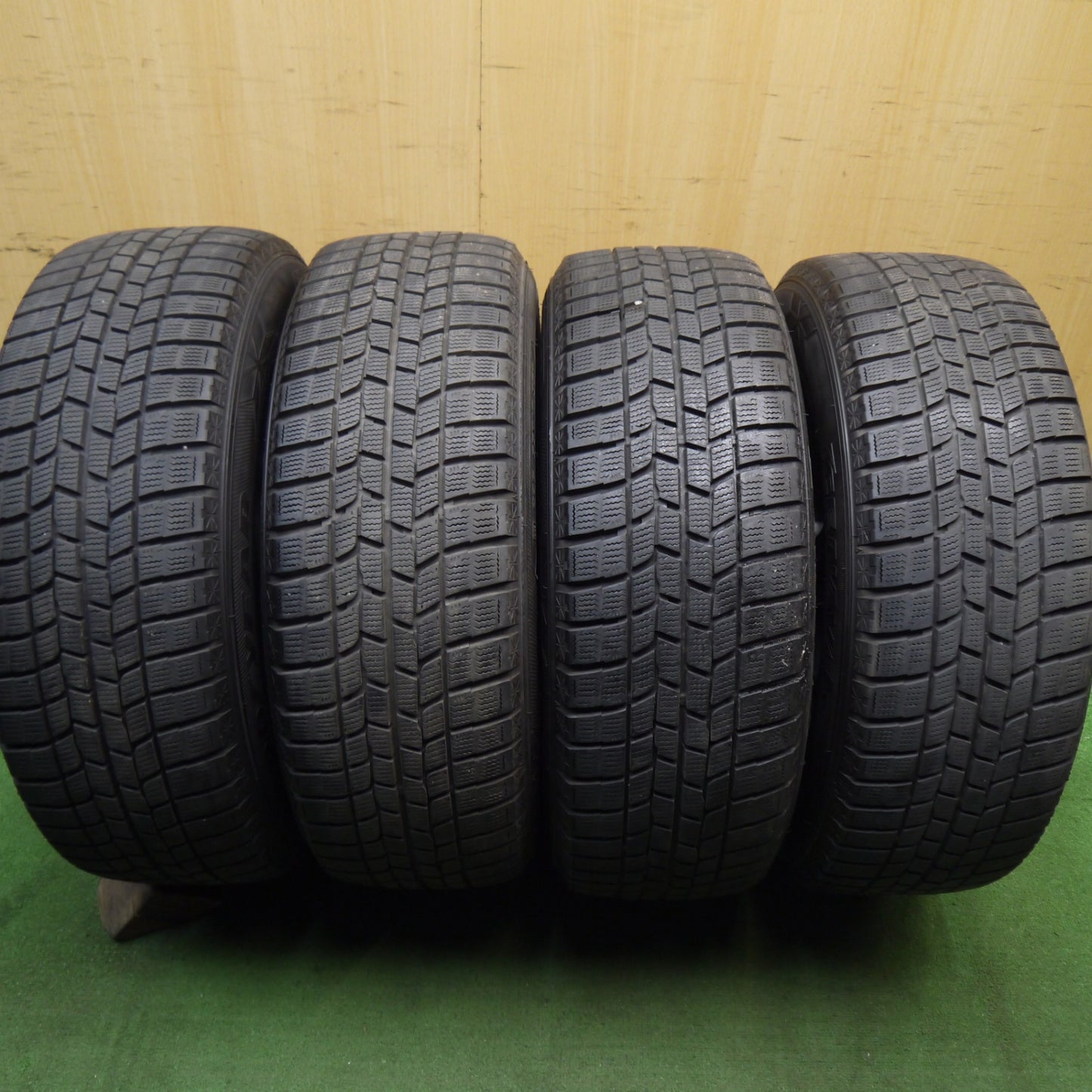 バリ溝!キレイ!9.5分★ワーゲン アウディ 等 AFT 225/55R17 スタッドレス グッドイヤー アイスナビ6 17インチ PCD112/5H★5072202Hス