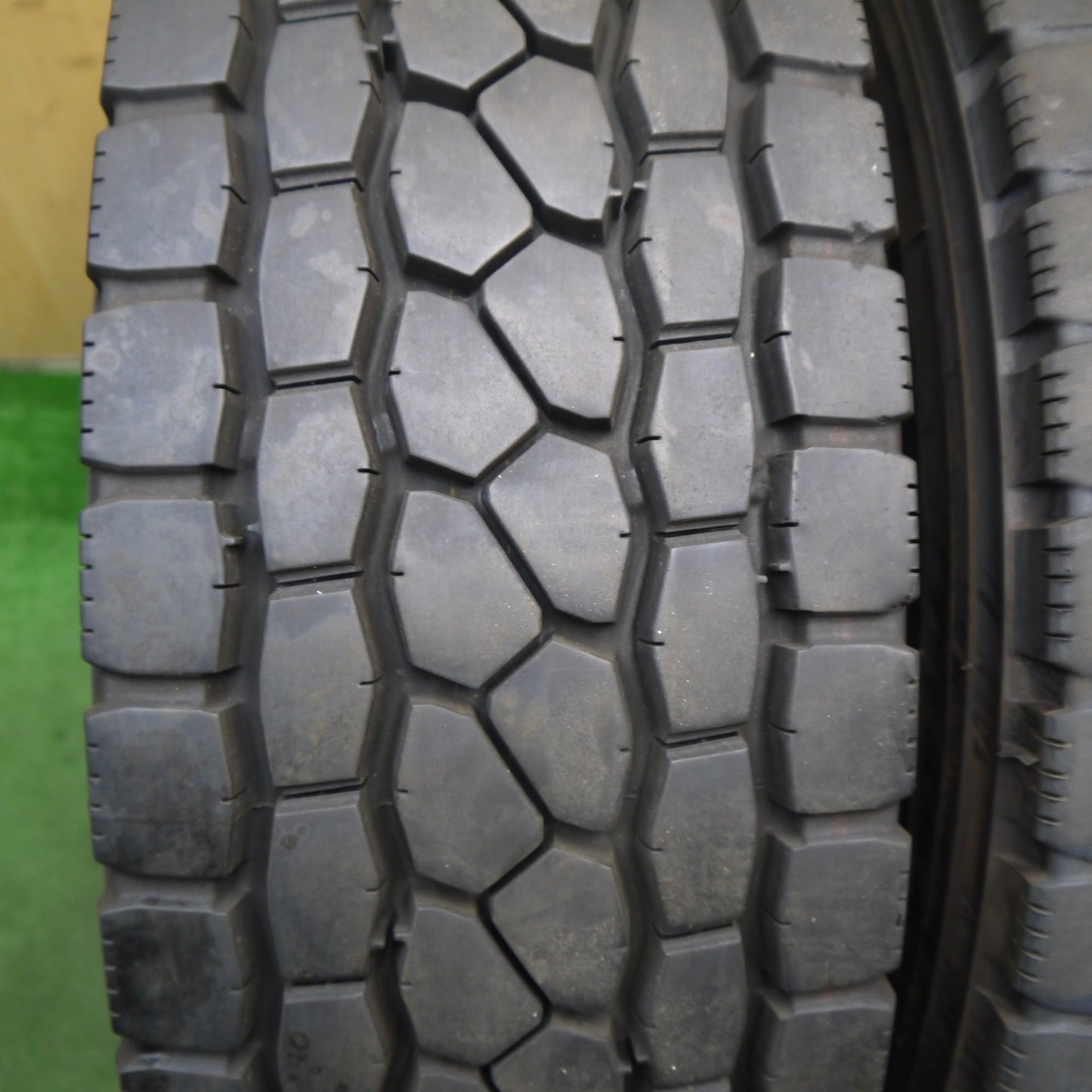 バリ溝!24年!9.5分!2本★トラック タイヤ 265/70R19.5 140/138J ブリヂストン エコピア M801Ⅱ ミックス オールシーズン 19.5インチ★5061103KKノタ