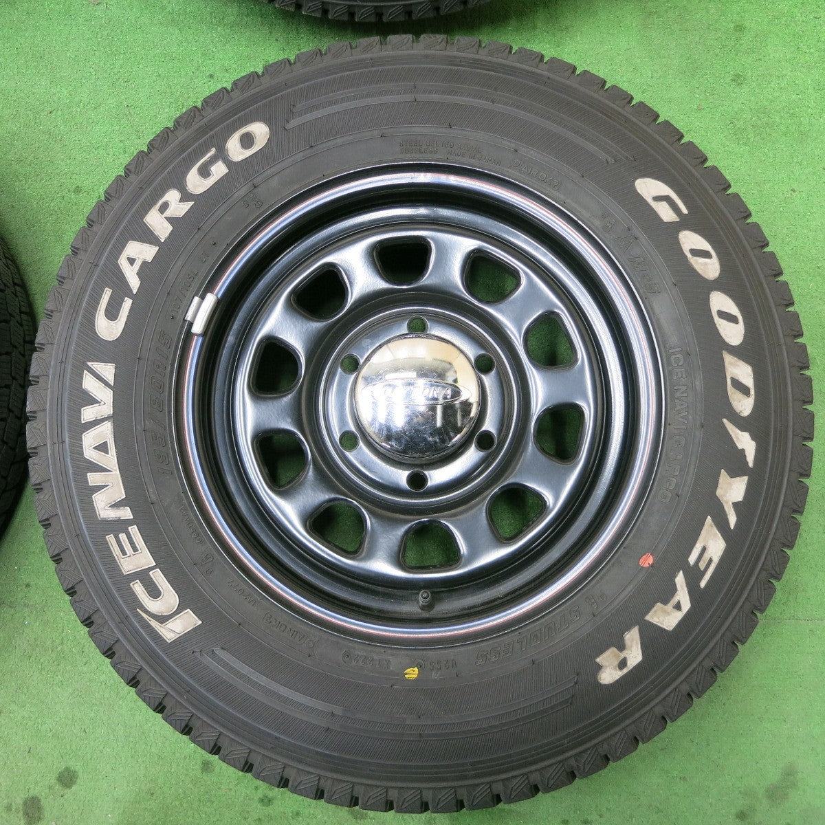 バリ溝!22年!キレイ!9.5分★ハイエース 等 195/80R15 107/105L DAYTONA スタッドレス グッドイヤー アイスナビ カーゴ デイトナ 15インチ PCD139.7/6H★5050701ナス