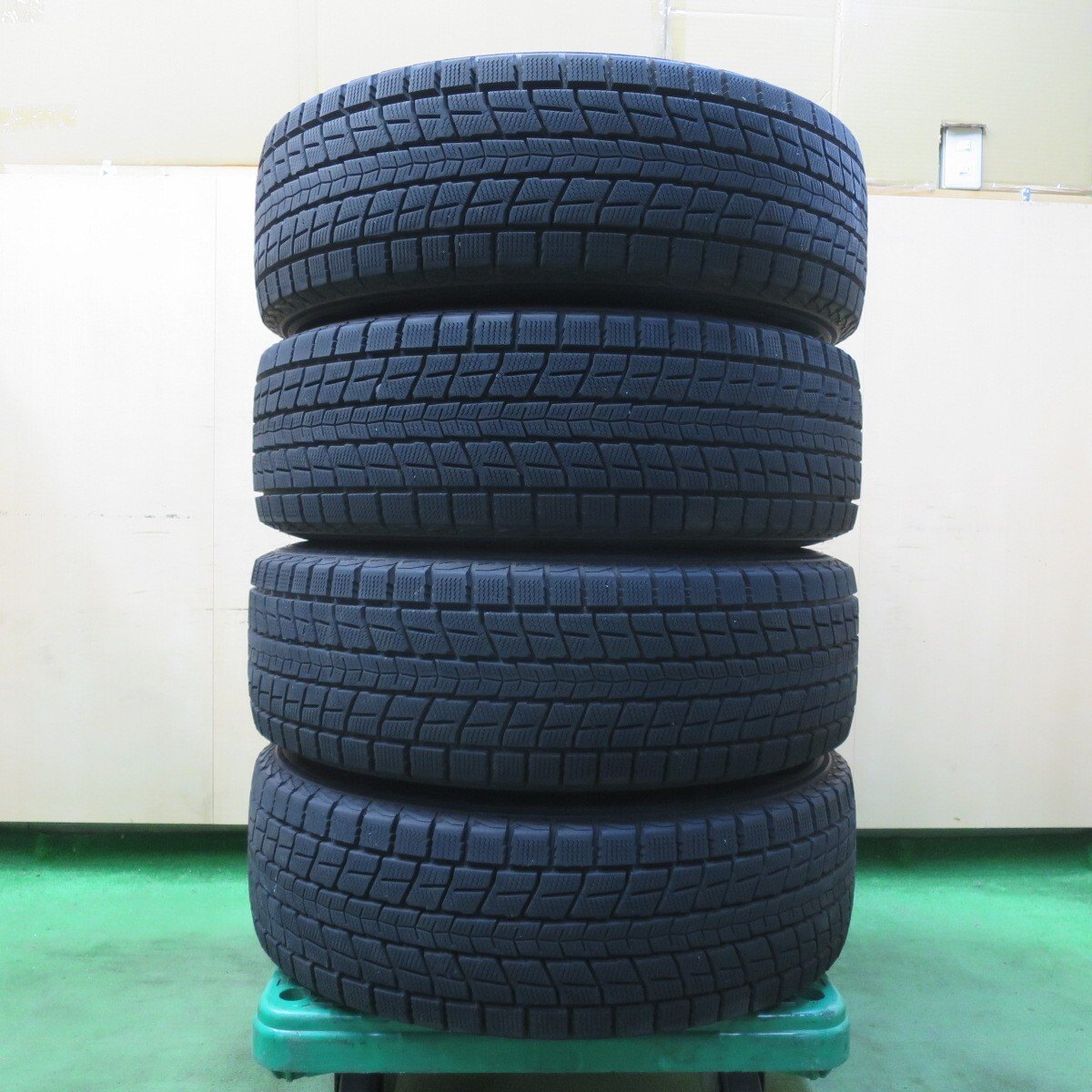 バリ溝!21年!キレイ!9.5分★スタッドレス 225/60R17 ダンロップ ウインターマックス SJ8+ TIRADO Eta LA STRADA ティラード ラストラーダ 17インチ PCD114.3/5H★5031412イス