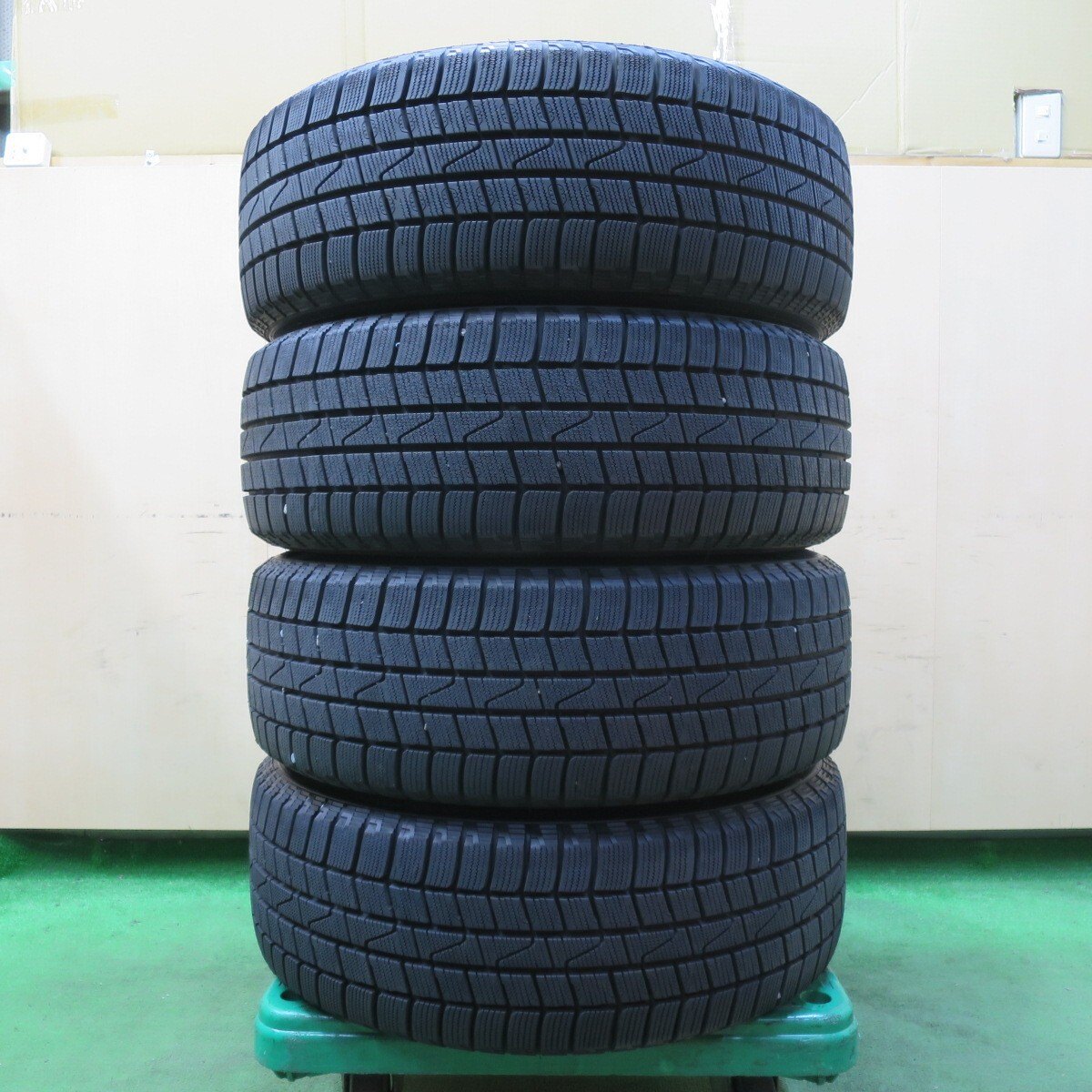 バリ溝!22年!キレイ!9.5分以上★スタッドレス 215/55R17 ラウフェン I FIT IZ SCHNEIDER シュナイダー 17インチ PCD114.3/5H★5011605イス