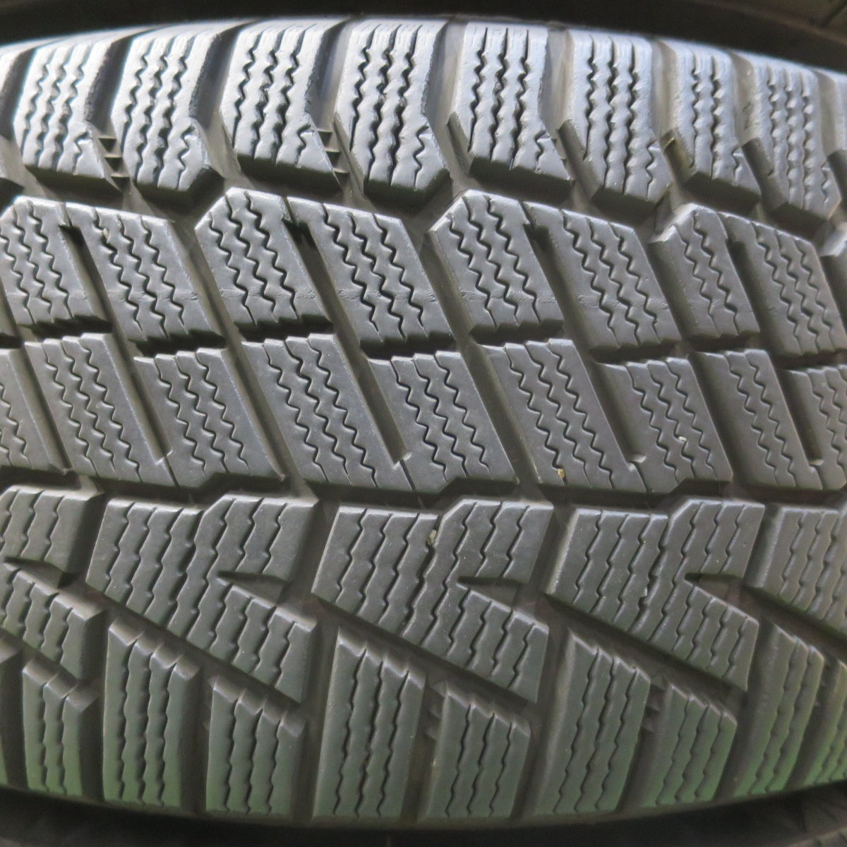 バリ溝!キレイ!8.5分★スタッドレス 235/65R17 コンチネンタル ノースコンタクト NC6 VELVA SPORTZ ヴェルヴァ 17インチ PCD114.3/5H★5122004イス