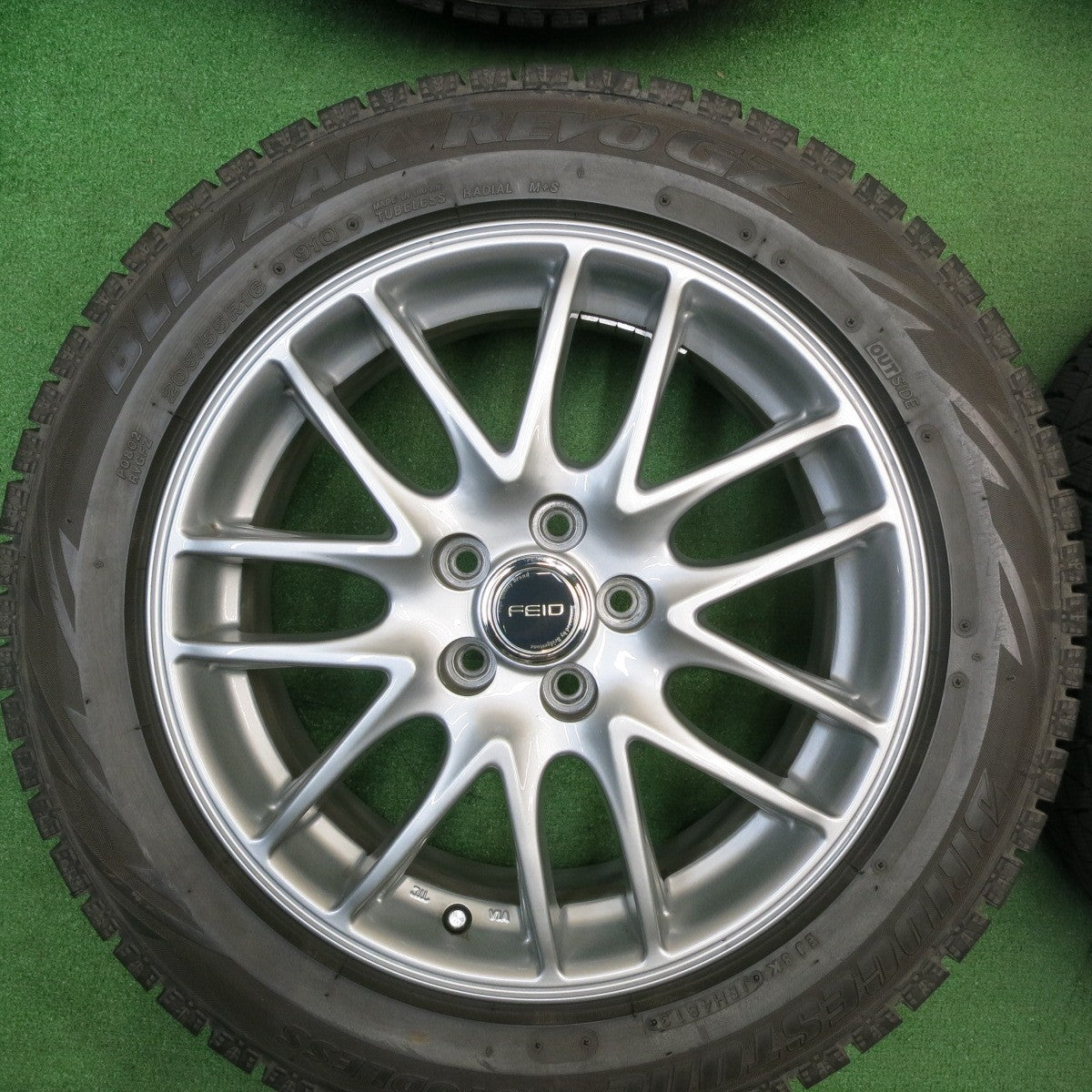 バリ溝!キレイ!9.5分★インプレッサ 等 205/55R16 スタッドレス ブリヂストン ブリザック REVO GZ FEID 16インチ PCD100/5H★5042205TNス