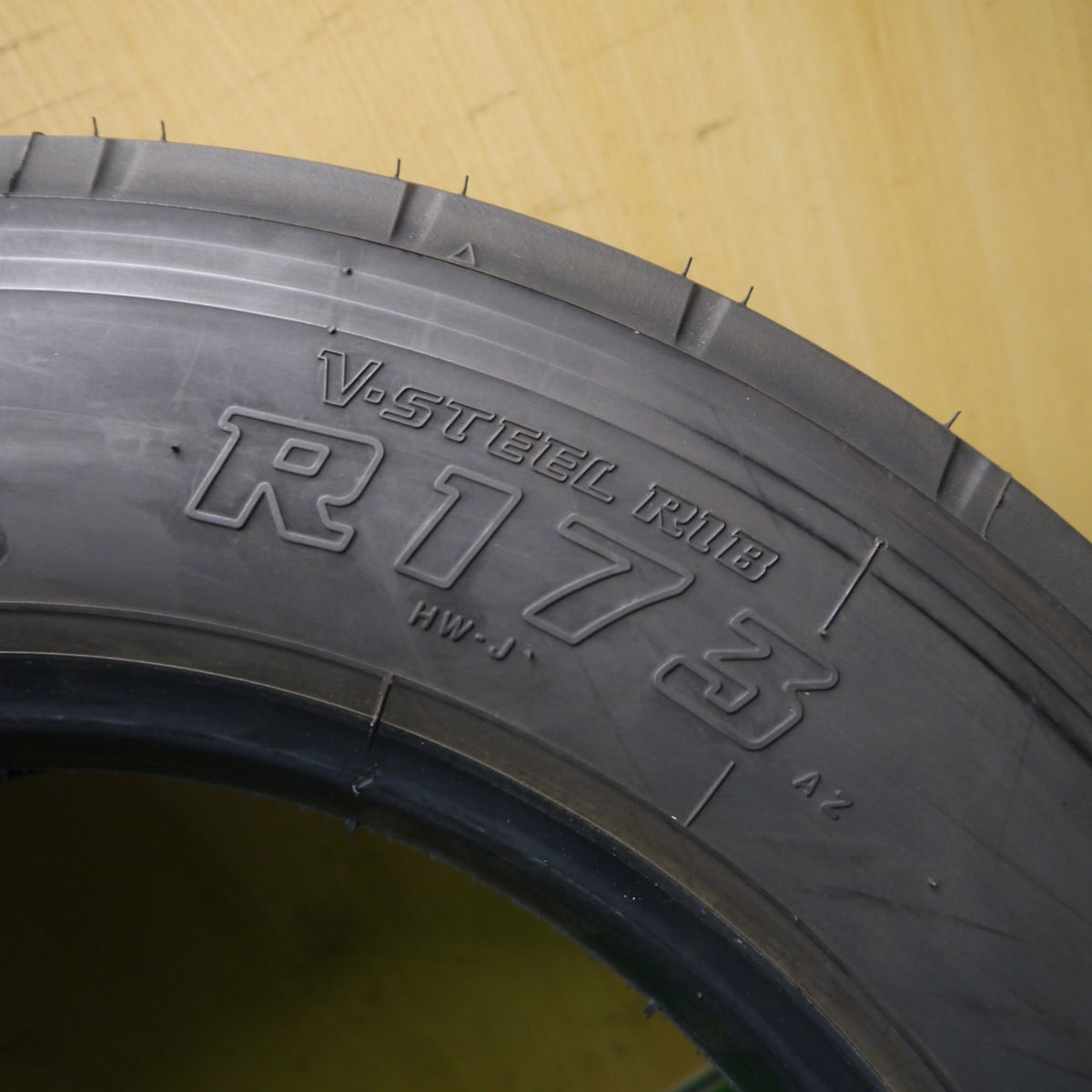 バリ溝!25年!9分!2本★トラック タイヤ 215/70R17.5 123/121J ブリヂストン R173 17.5インチ★5121212Hノタ