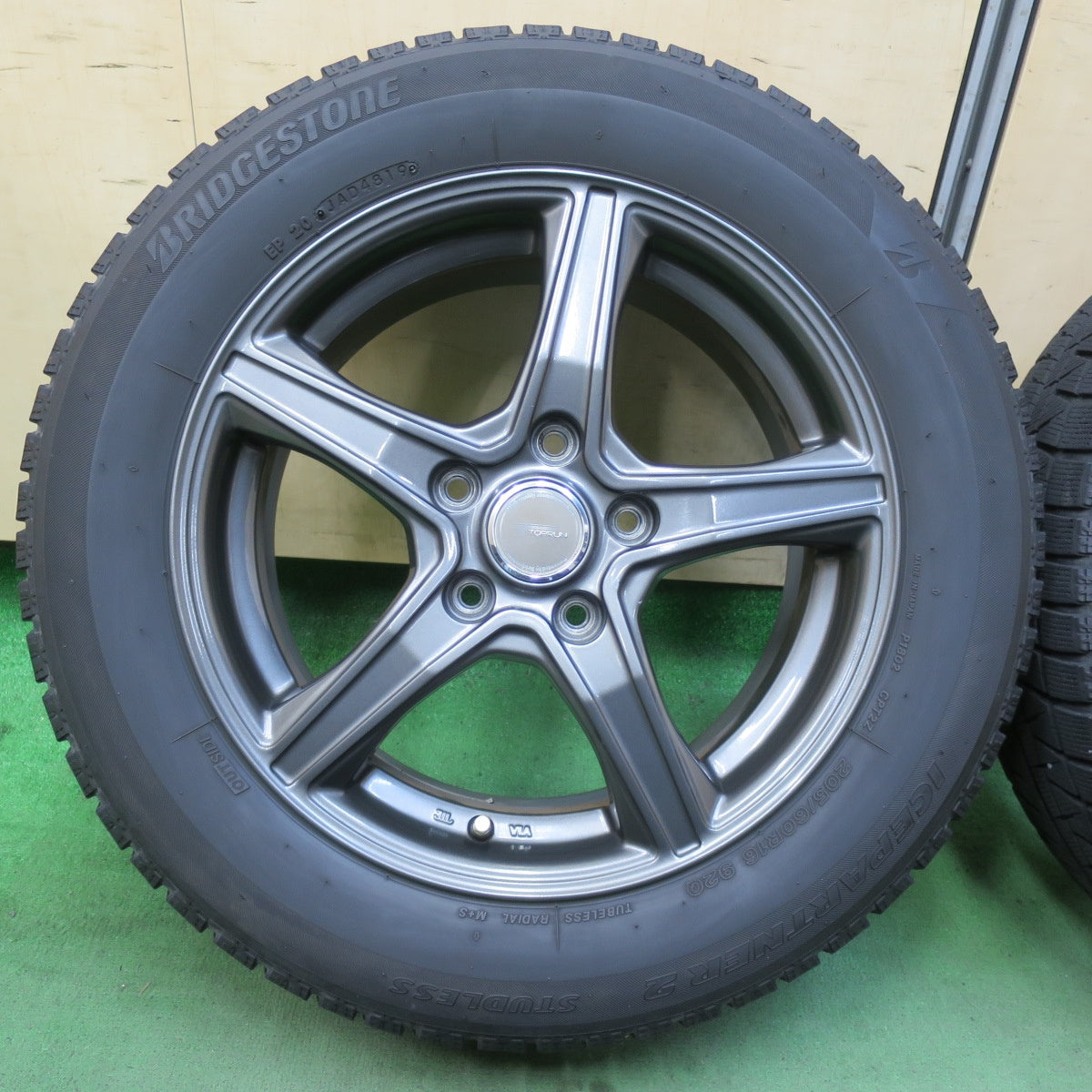 キレイ★スタッドレス 205/60R16 ブリヂストン アイスパートナー2 TOPRUN トップラン 16インチ PCD114.3/5H★5092905イス