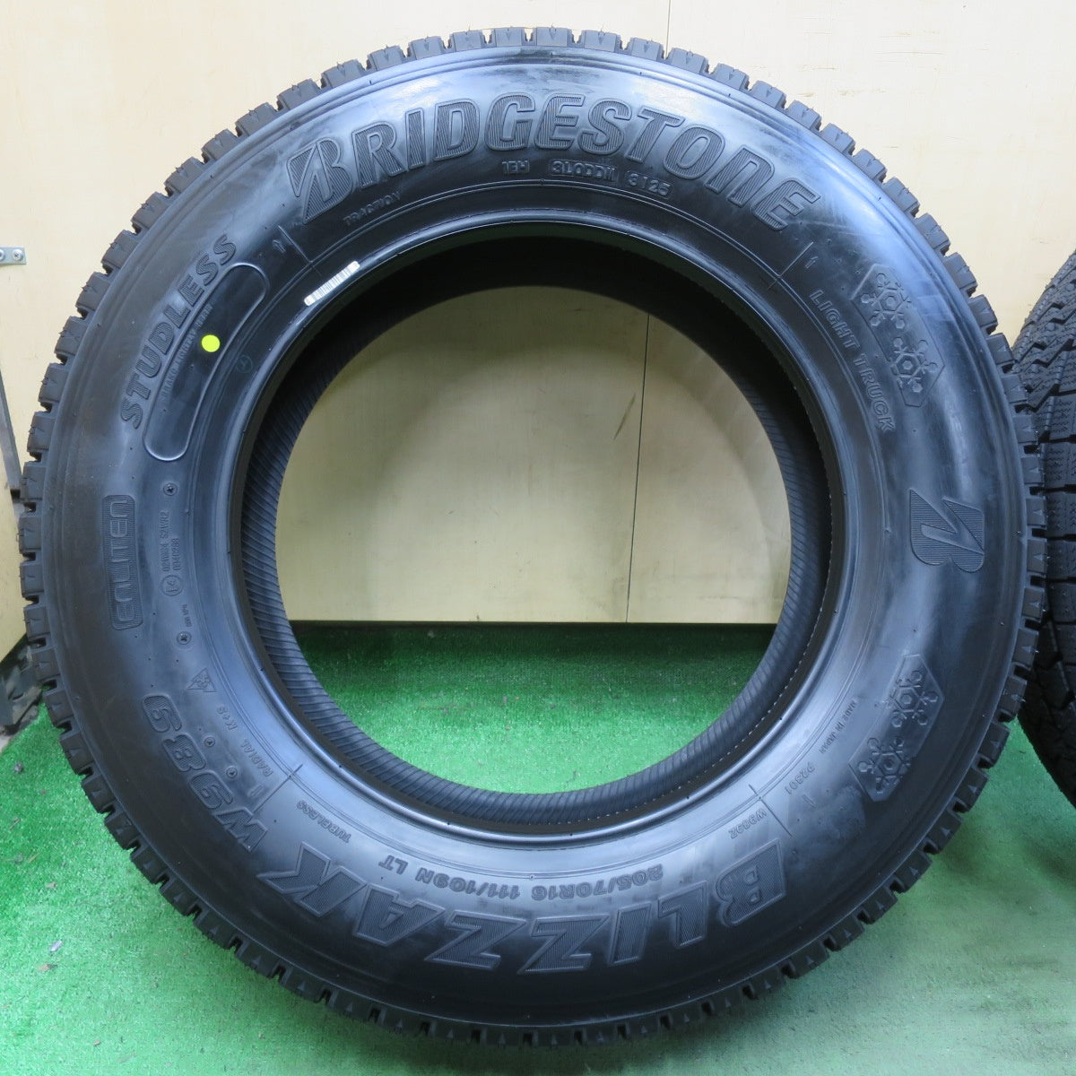 未使用!25年!6本★トラック タイヤ 205/70R16 111/109N スタッドレス ブリヂストン ブリザック W989 16インチ★5092405イスタ