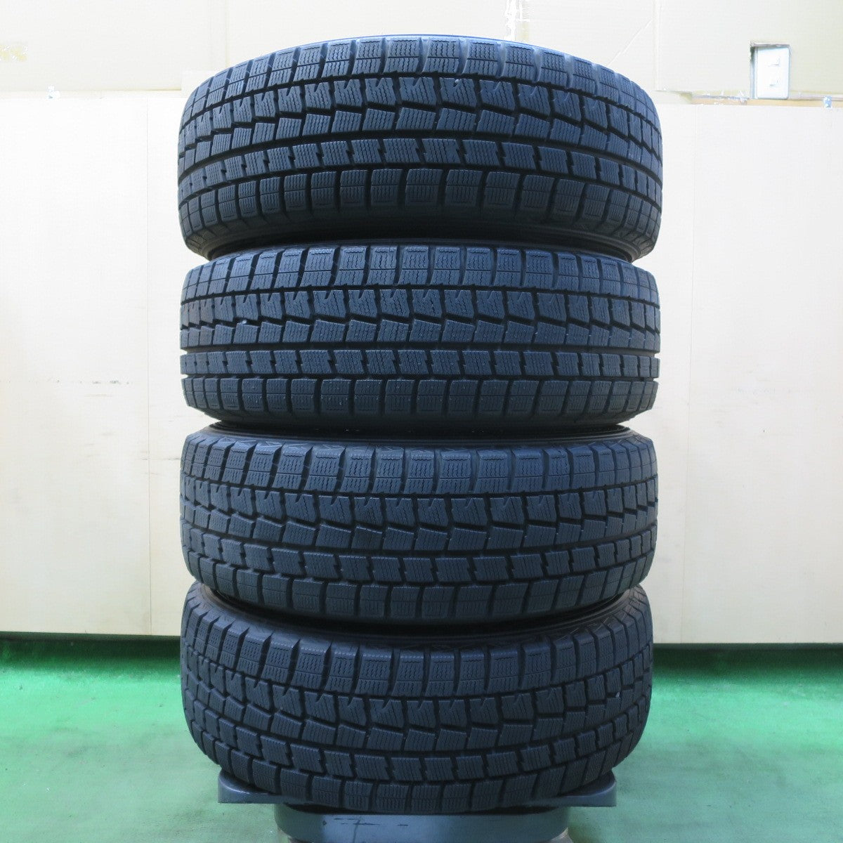 バリ溝!キレイ!ほぼ10分★プリウス 等 195/65R15 スタッドレス ダンロップ ウインターマックス WM01 JOKER ジョーカー 15インチ PCD100/5H★5071203イス