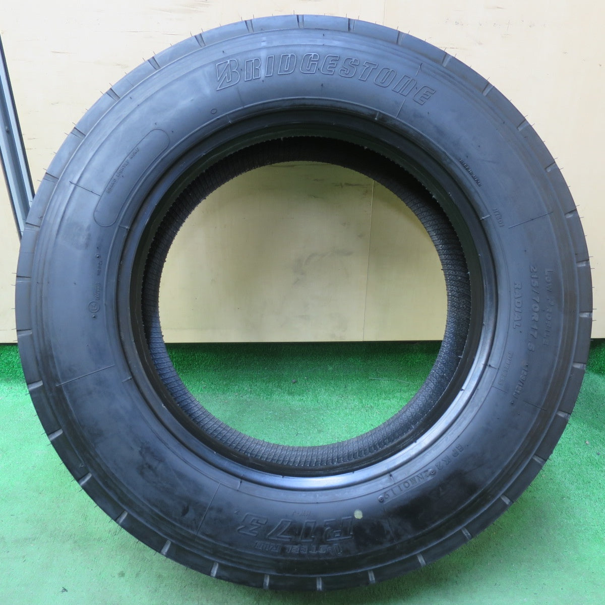 未使用!1本★トラック タイヤ 215/70R17.5 123/121J ブリヂストン R173 17.5インチ★5041809イノタ