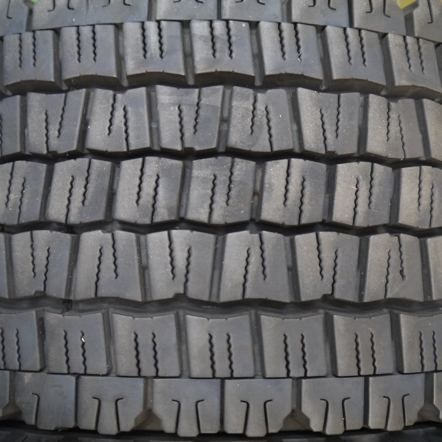 4本価格!23年★トラック タイヤ 245/70R19.5 136/134J スタッドレス ダンロップ デクテス SP081 19.5インチ★5111407Hスタ