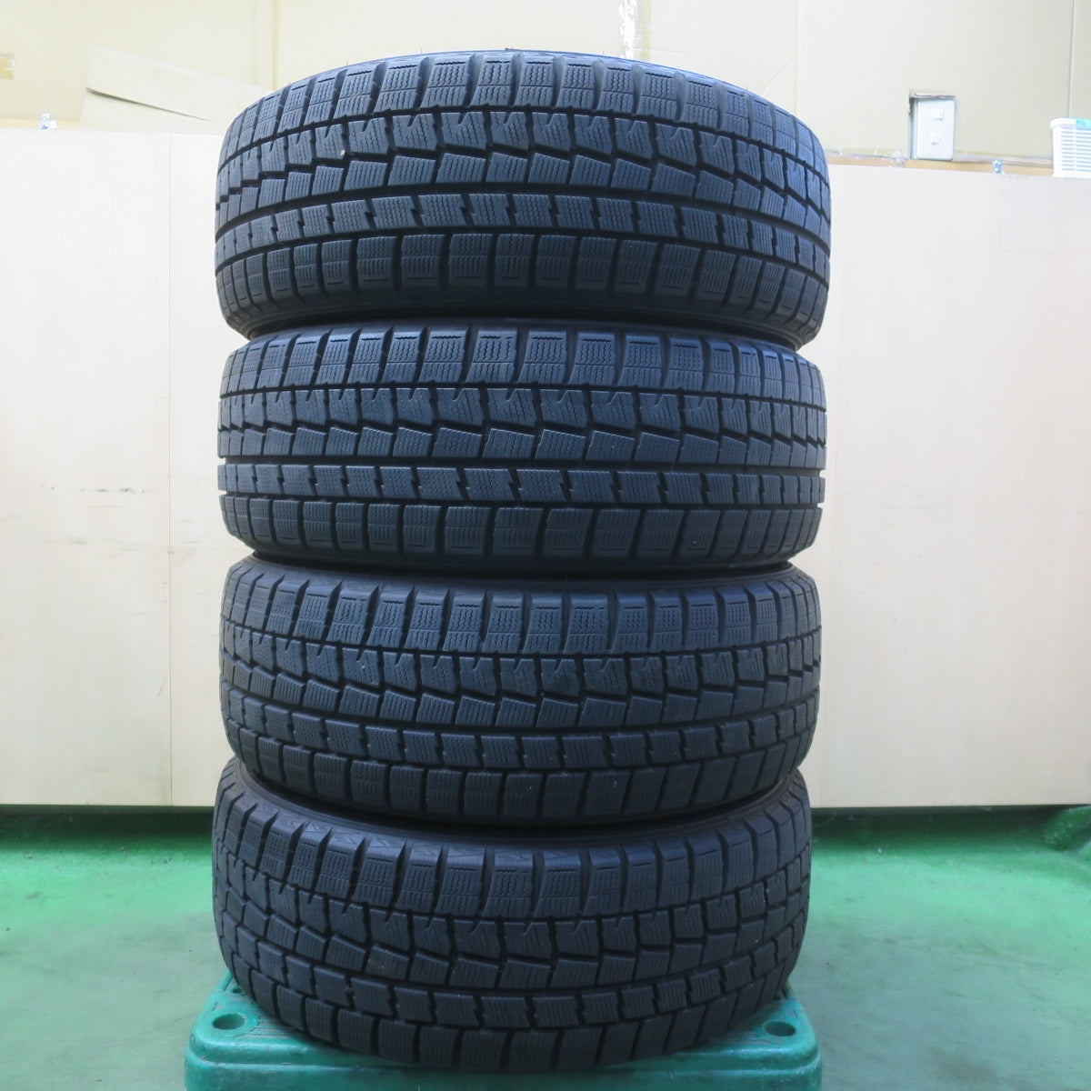 バリ溝!9.5分◎ボルボ 等 EUROTECH GAYA5 215/50R17 スタッドレス ダンロップ ウインターマックス WM01 ユーロテック ガヤ5 17インチ PCD108/5H◎6071102イス