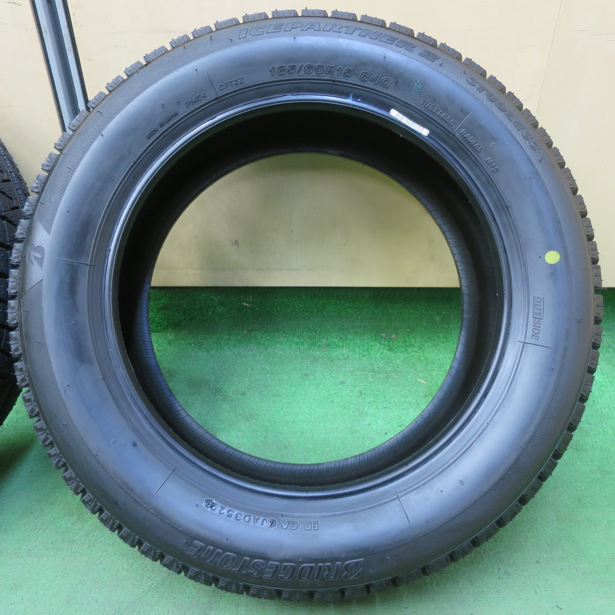 未使用!22年!2本★スタッドレス 185/60R15 ブリヂストン アイスパートナー2 タイヤ 15インチ ヤリス アクア スイフト シエンタ 等★5091106イスタ
