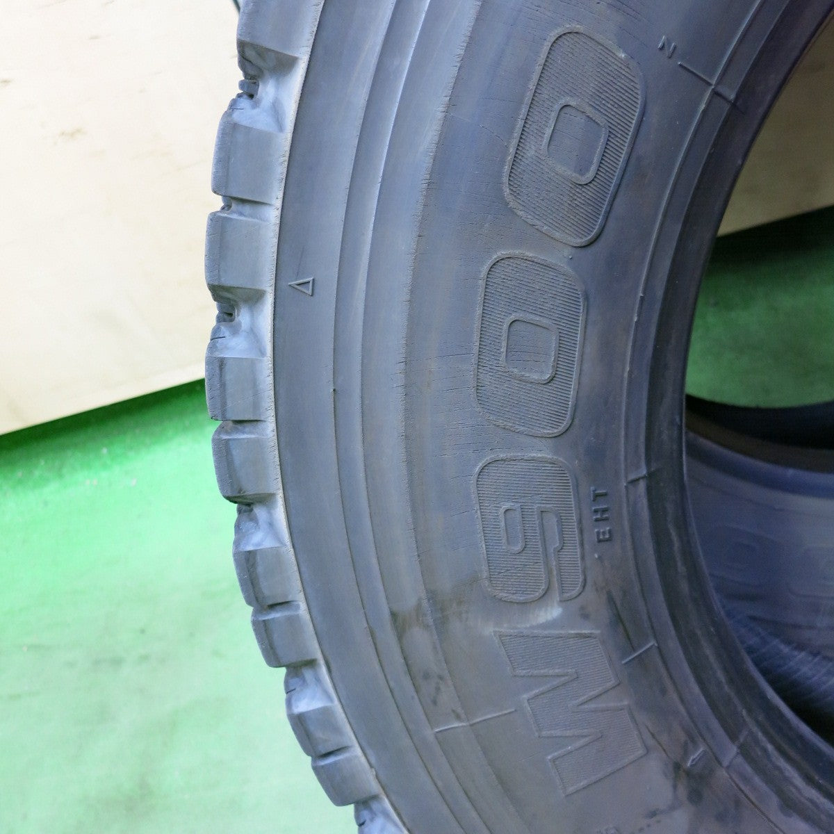 バリ溝!23年!8.5分!2本★トラック タイヤ 265/70R19.5 140/138J スタッドレス ブリヂストン W900 19.5インチ★5053001ナスタ