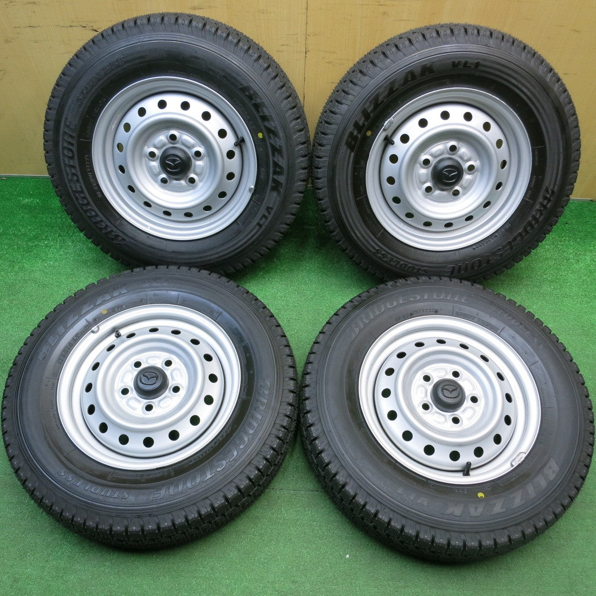 未使用!23年!キレイ★スタッドレス 175R14 8PR ブリヂストン ブリザック VL1 スチール ホイール マツダ 14インチ PCD114.3/5H★5121106HAス